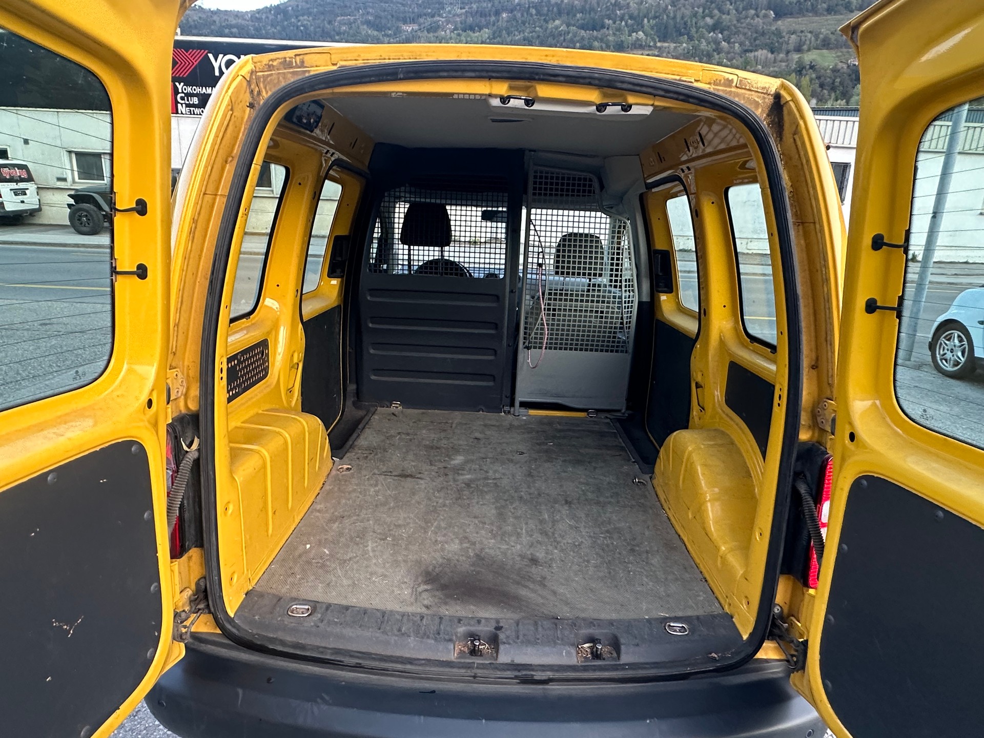 VW Caddy 2.0 TDI 4Motion-image-8