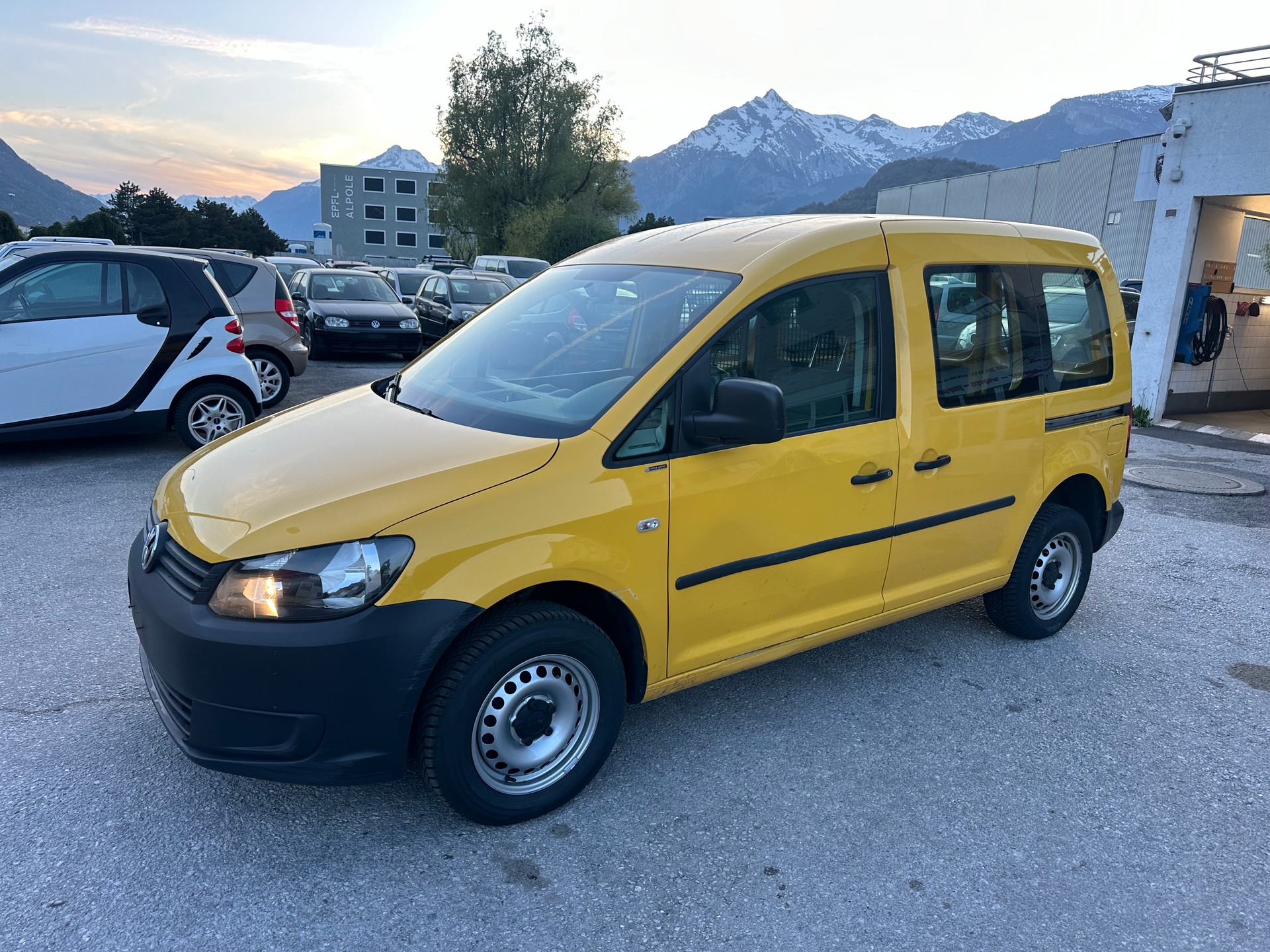 VW Caddy 2.0 TDI 4Motion-image-0