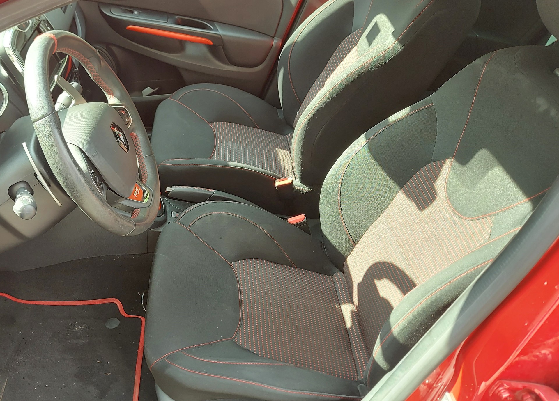 RENAULT Clio 1.6 T RS 200 EDC-image-4