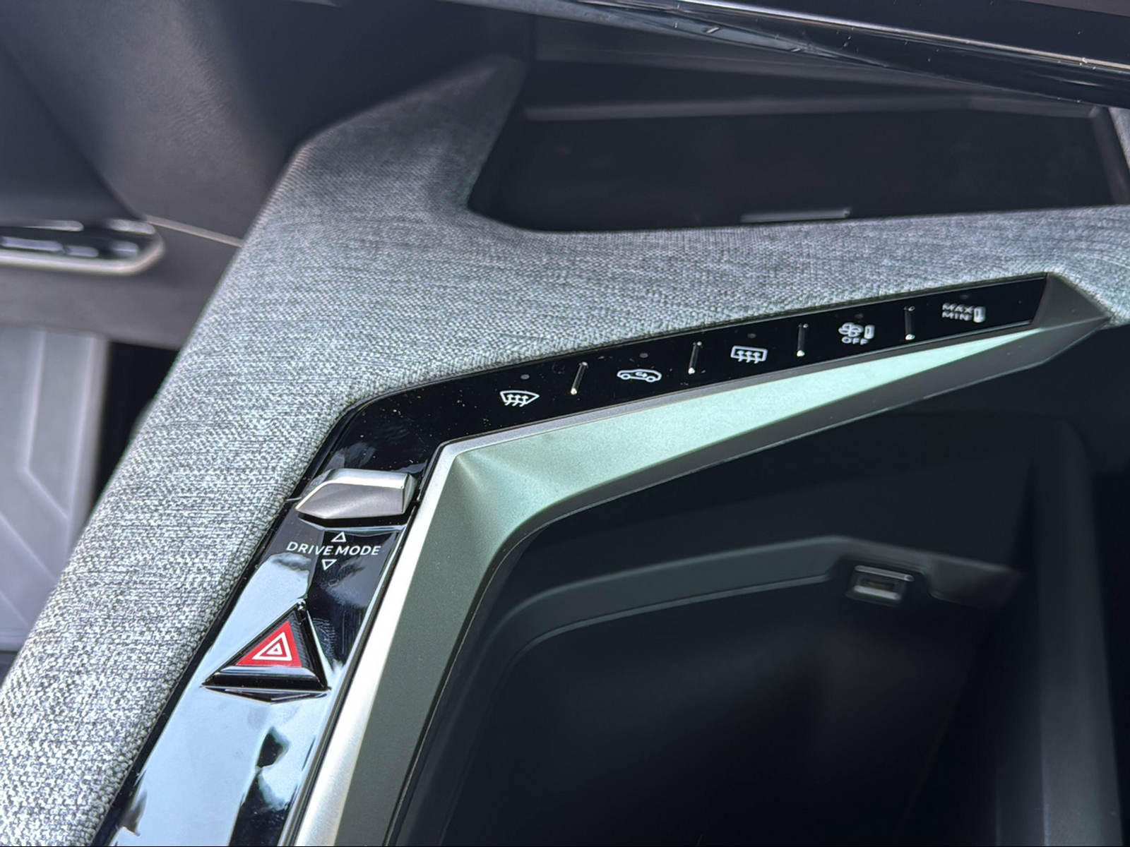 PEUGEOT 5008 145 Hybrid e-DCS6 Allure Premium 8 Jahre Garantie!!-image-20