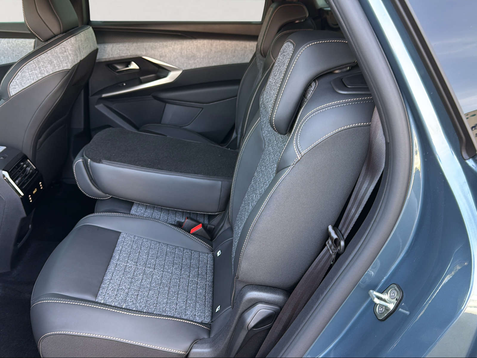 PEUGEOT 5008 145 Hybrid e-DCS6 Allure Premium 8 Jahre Garantie!!-image-14