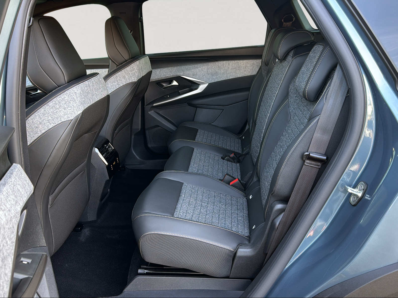 PEUGEOT 5008 145 Hybrid e-DCS6 Allure Premium 8 Jahre Garantie!!-image-7