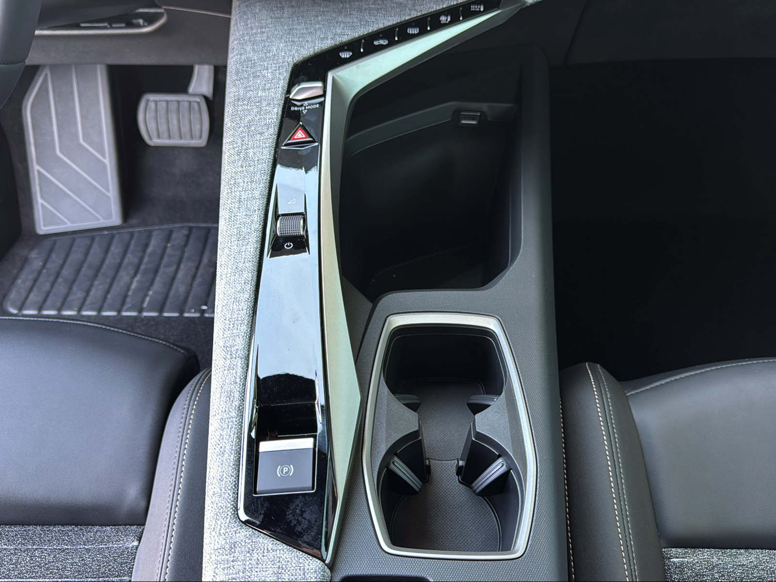 PEUGEOT 5008 145 Hybrid e-DCS6 Allure Premium 8 Jahre Garantie!!-image-19