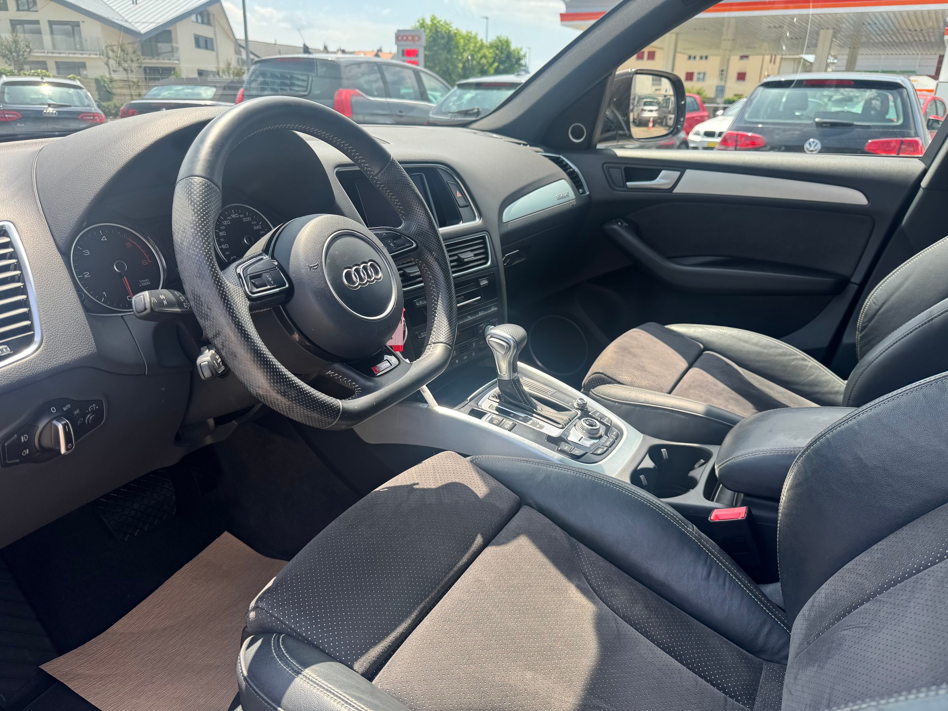 AUDI Q5 2.0 TDI quattro S-tronic-image-12