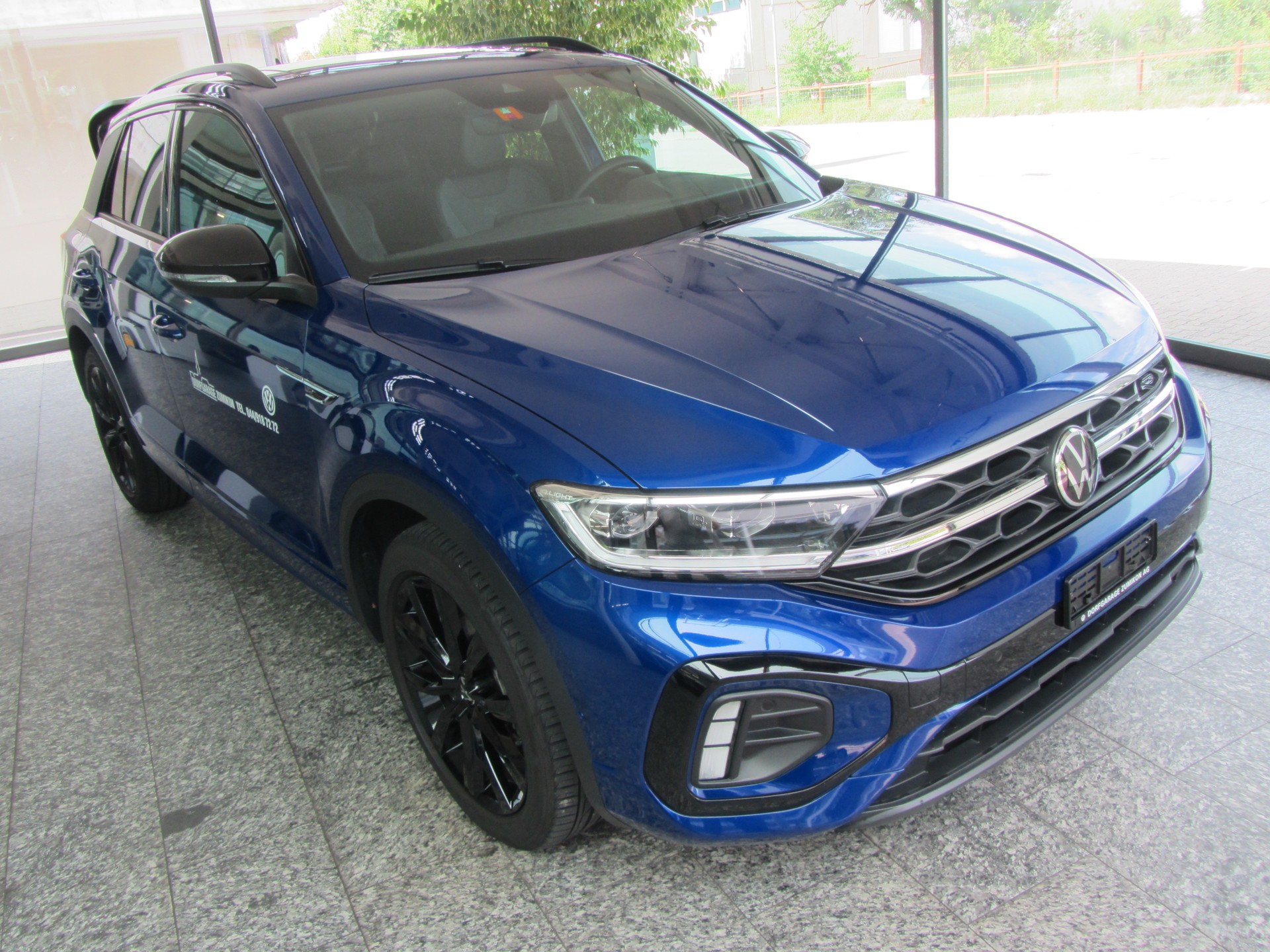 VW T-Roc 2.0 TSI R-Line DSG 4Motion-image-1