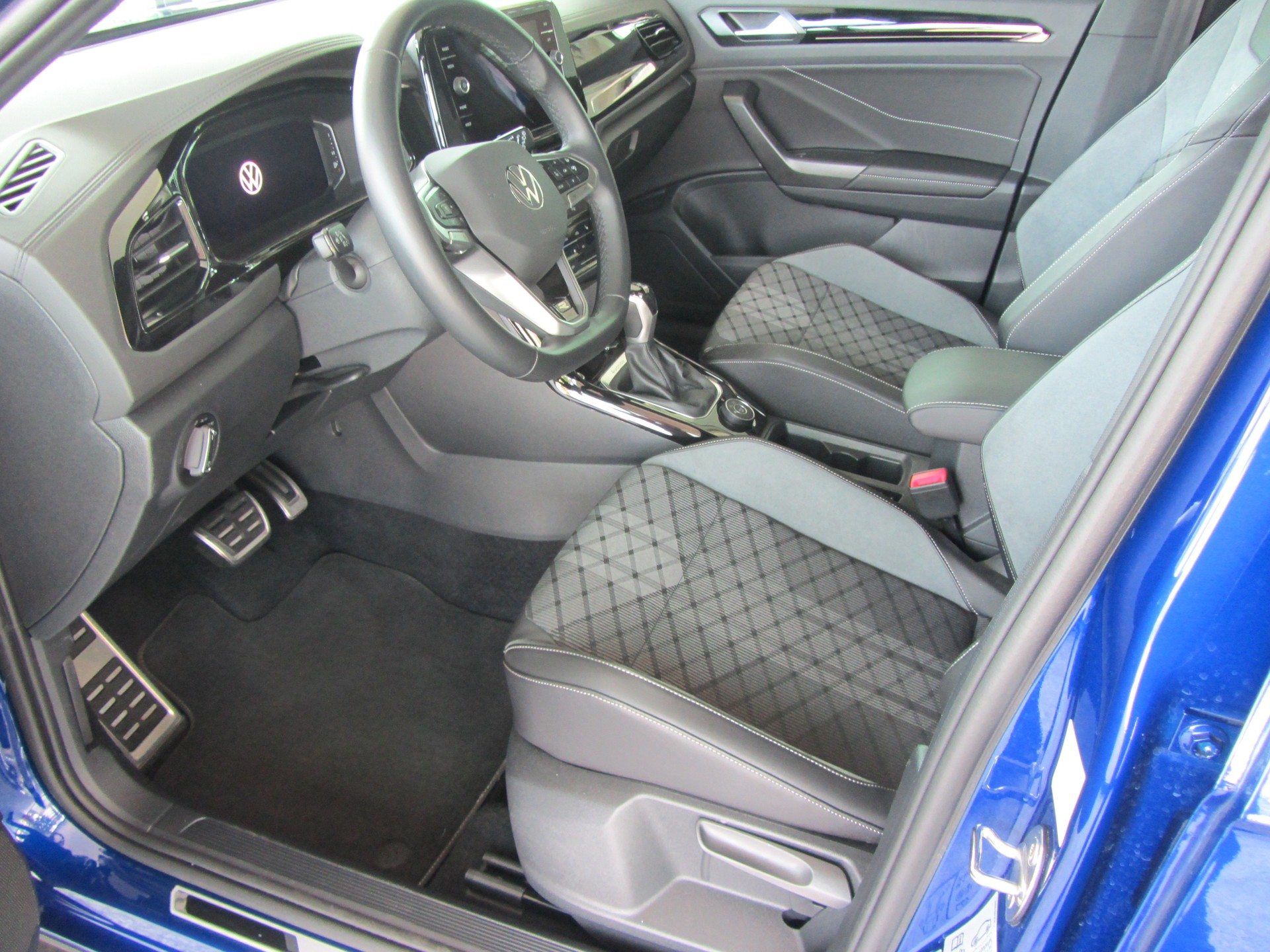 VW T-Roc 2.0 TSI R-Line DSG 4Motion-image-4