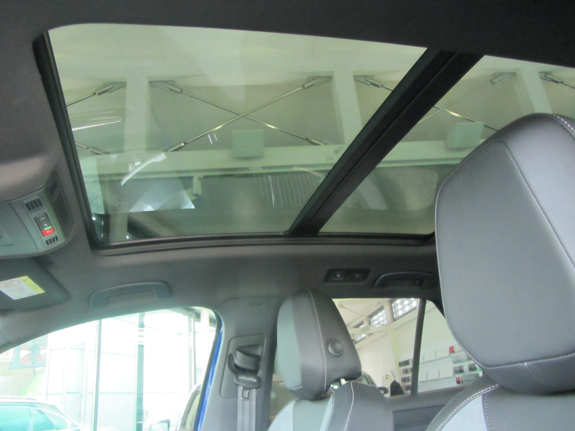 VW T-Roc 2.0 TSI R-Line DSG 4Motion-image-8