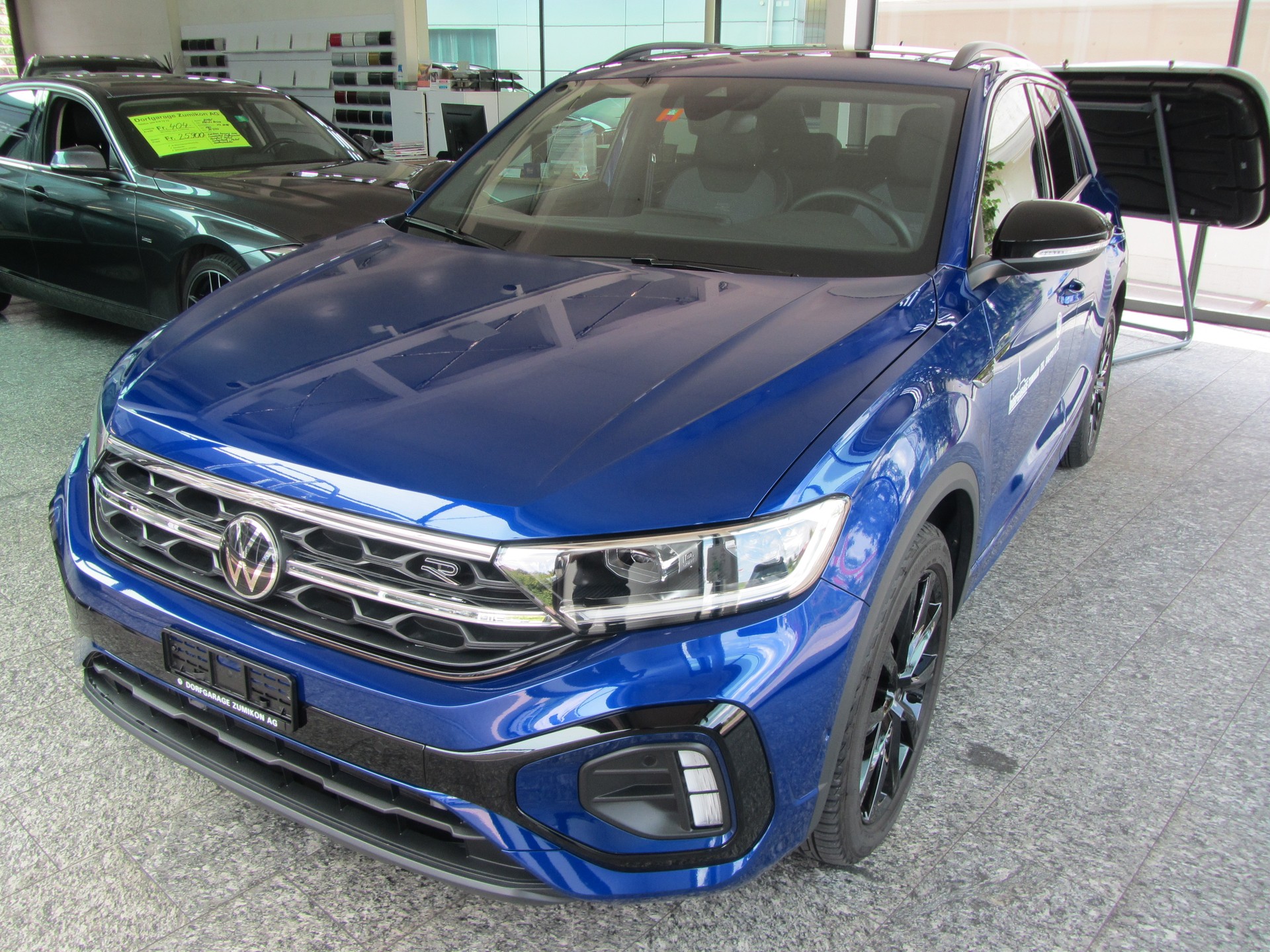 VW T-Roc 2.0 TSI R-Line DSG 4Motion-image-2