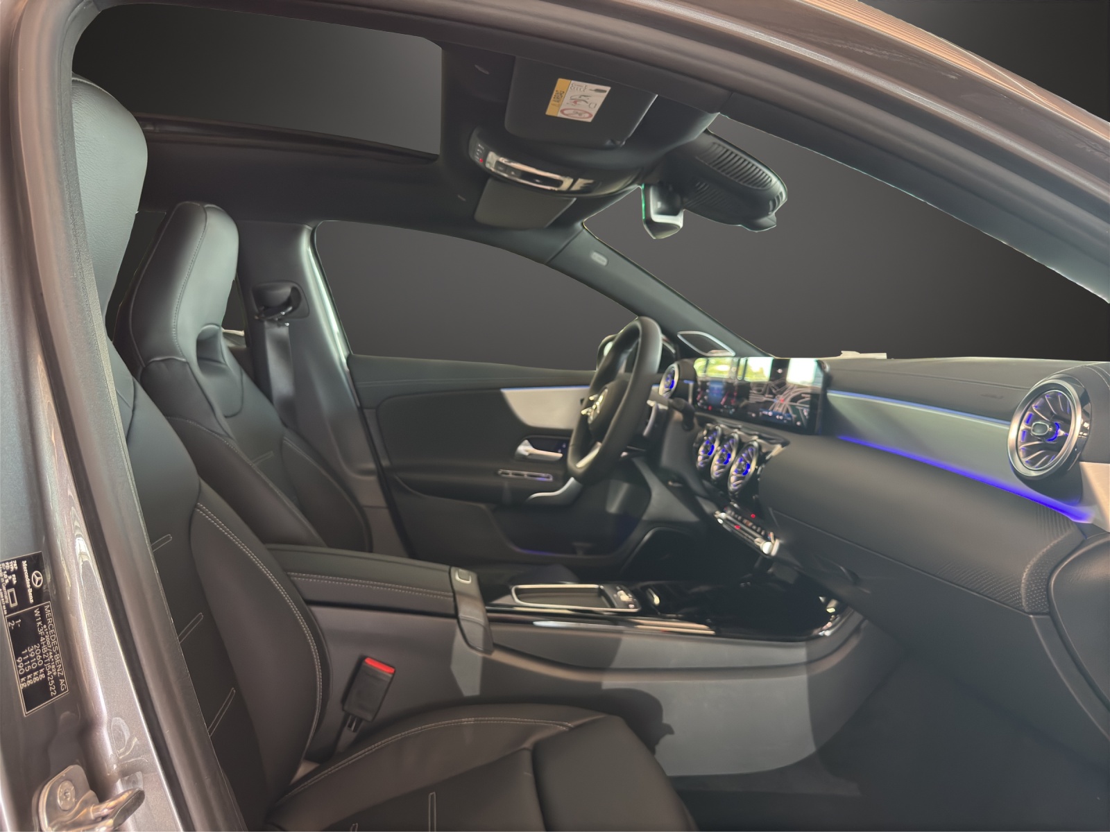 MERCEDES-BENZ A 250 4Matic 8G-DCT AMG Line-image-10