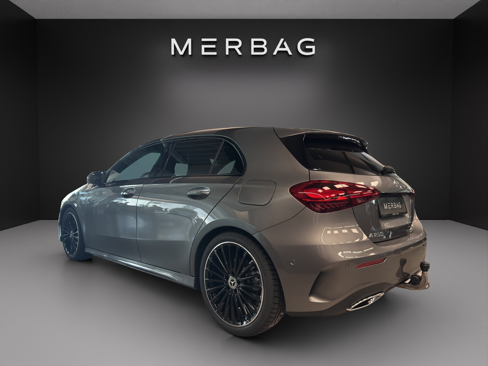 MERCEDES-BENZ A 250 4Matic 8G-DCT AMG Line-image-3