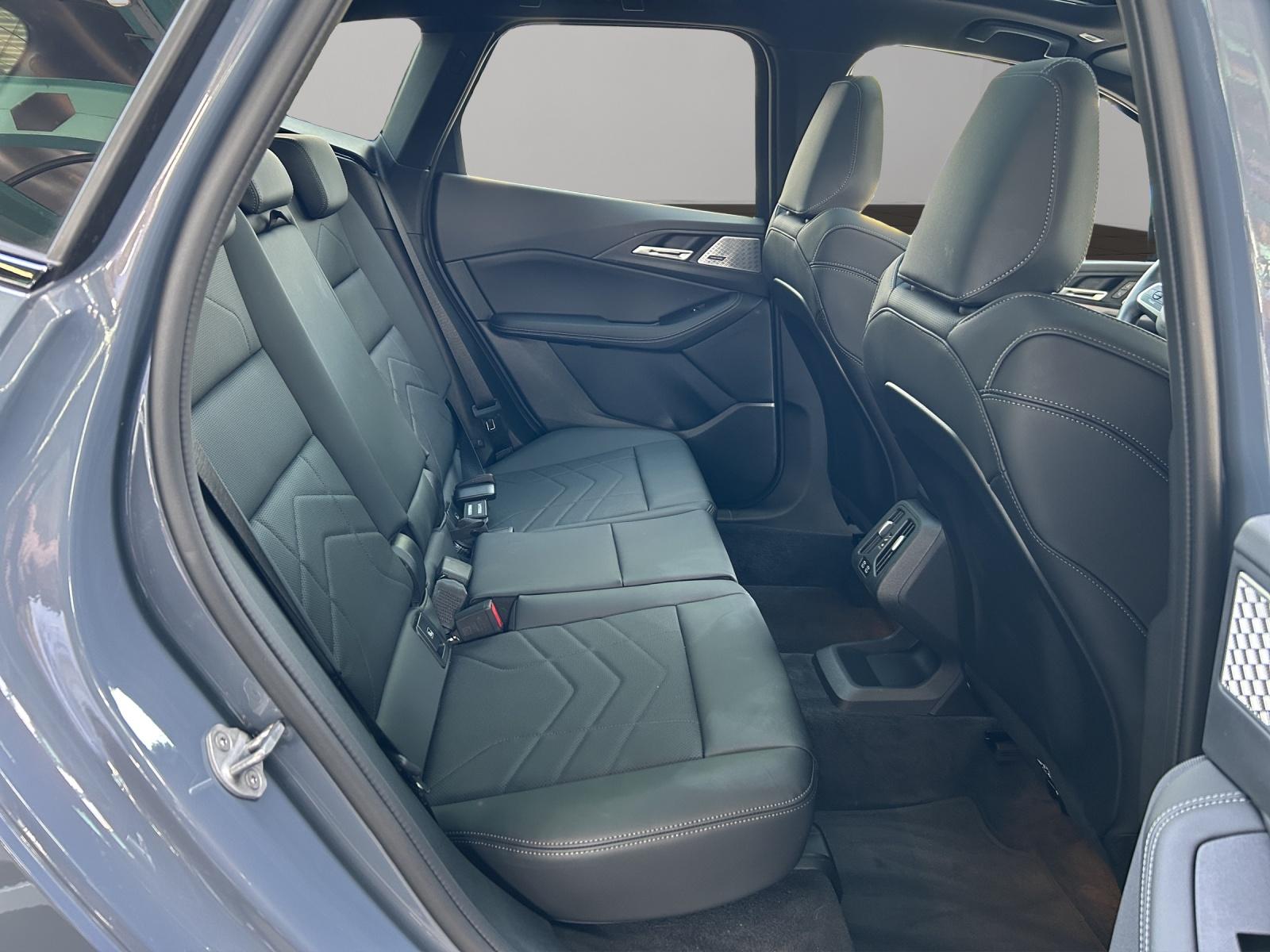 BMW 223i xDrive Active Tourer-image-10