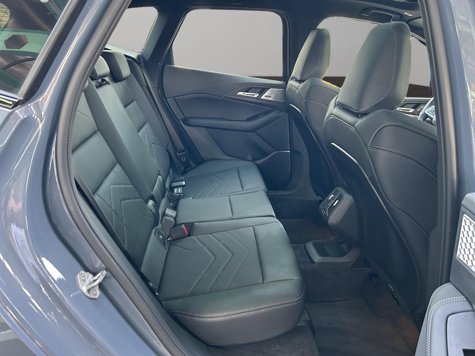 BMW 223i xDrive Active Tourer-image-10