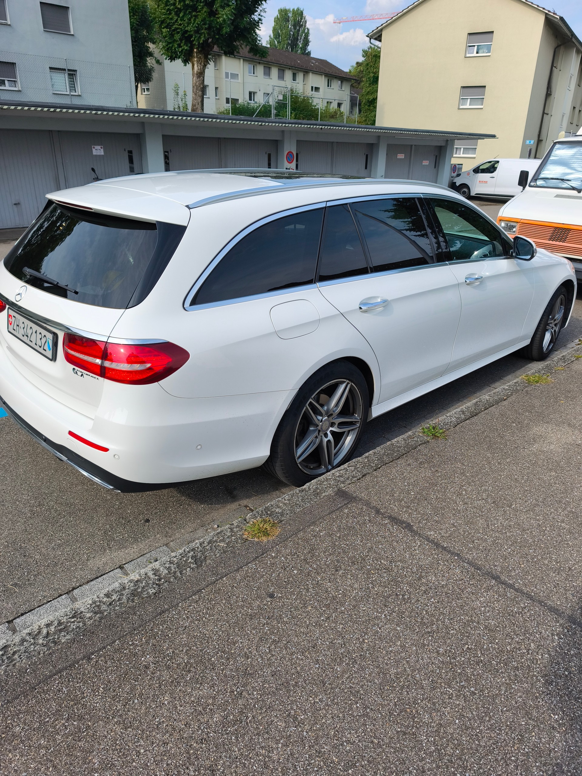 MERCEDES-BENZ E 220 d 9G-Tronic-image-4