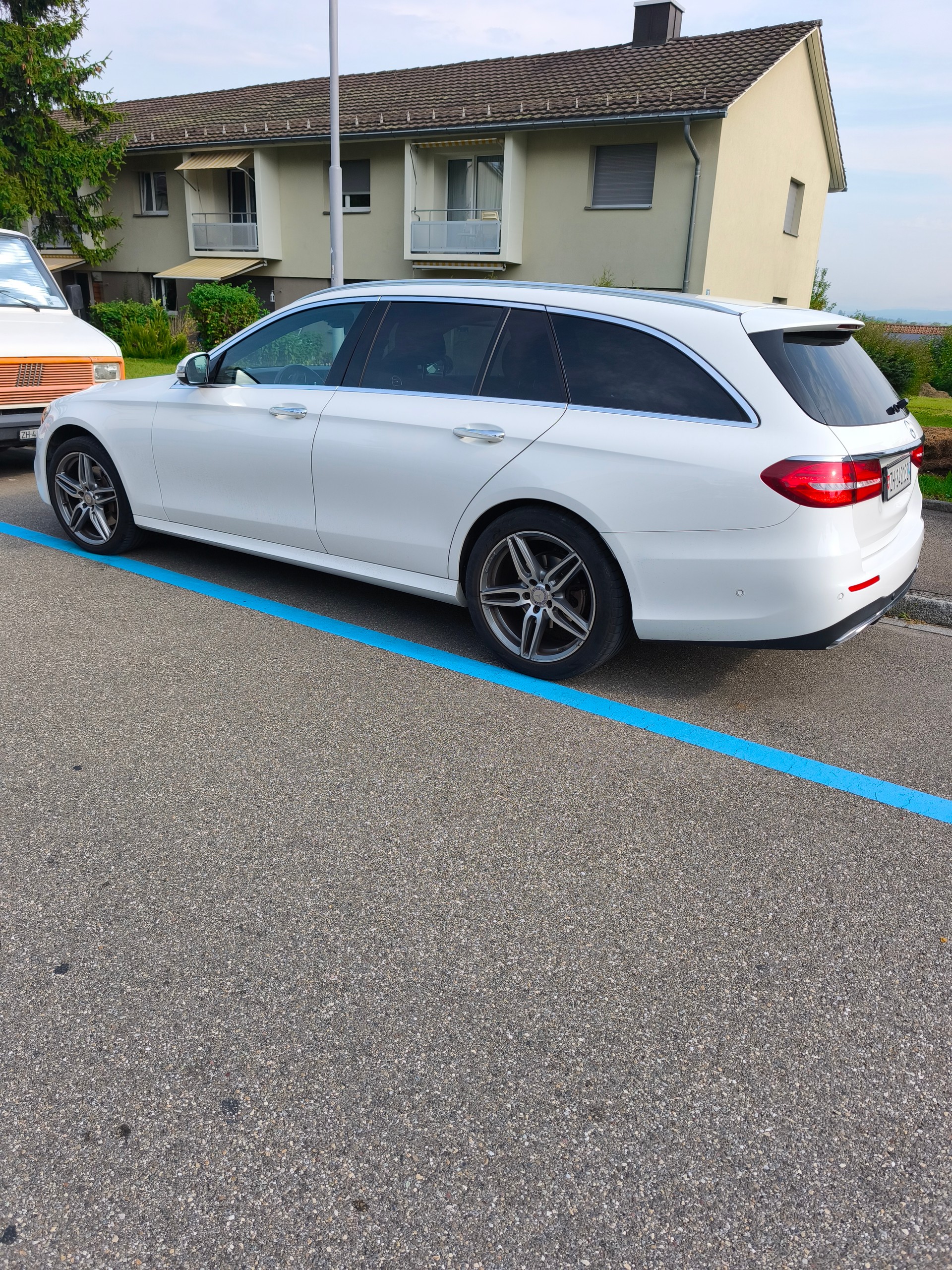 MERCEDES-BENZ E 220 d 9G-Tronic-image-1