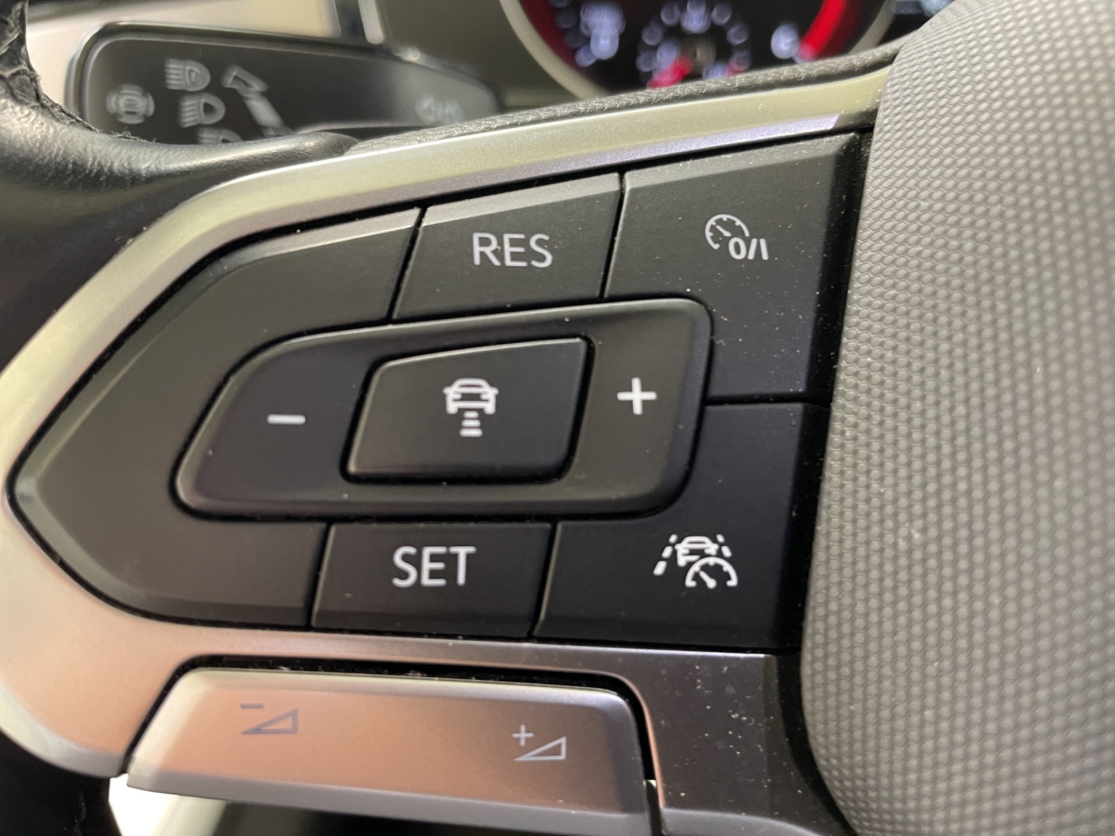 VW Passat 2.0 TDI BMT Elegance 4Motion DSG-image-15