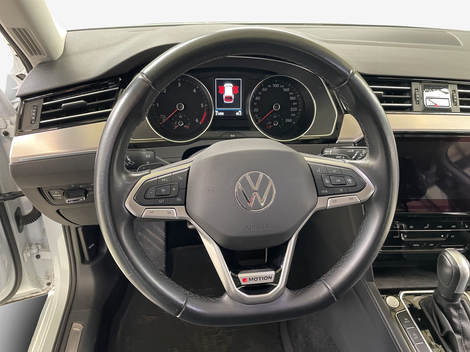 VW Passat 2.0 TDI BMT Elegance 4Motion DSG-image-9