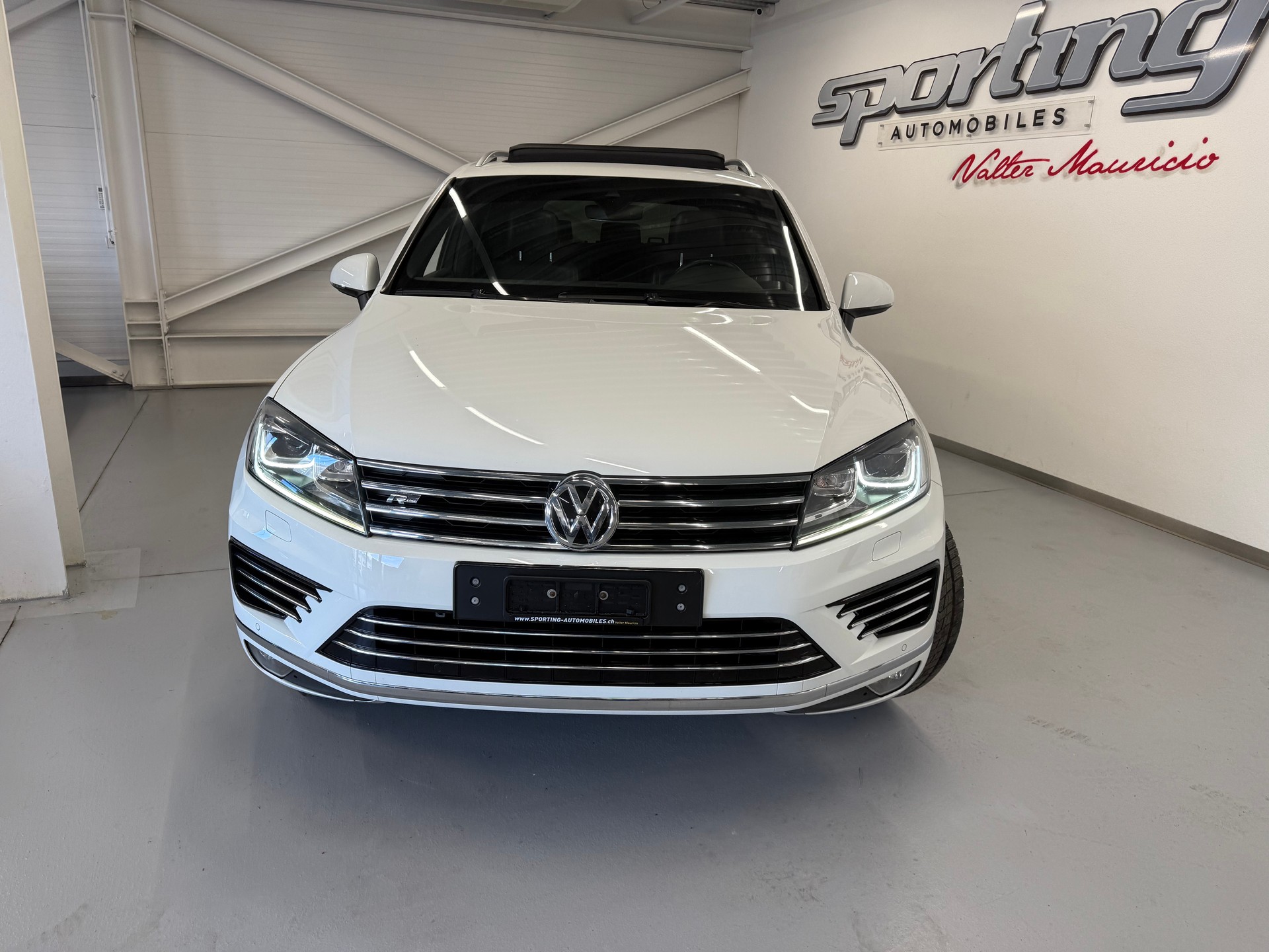 VW Touareg 3.0 TDI RLine BlueMotion Technology Tiptronic-image-2