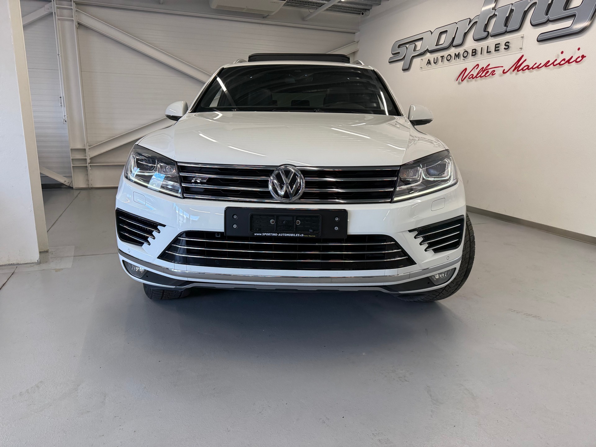 VW Touareg 3.0 TDI RLine BlueMotion Technology Tiptronic-image-4