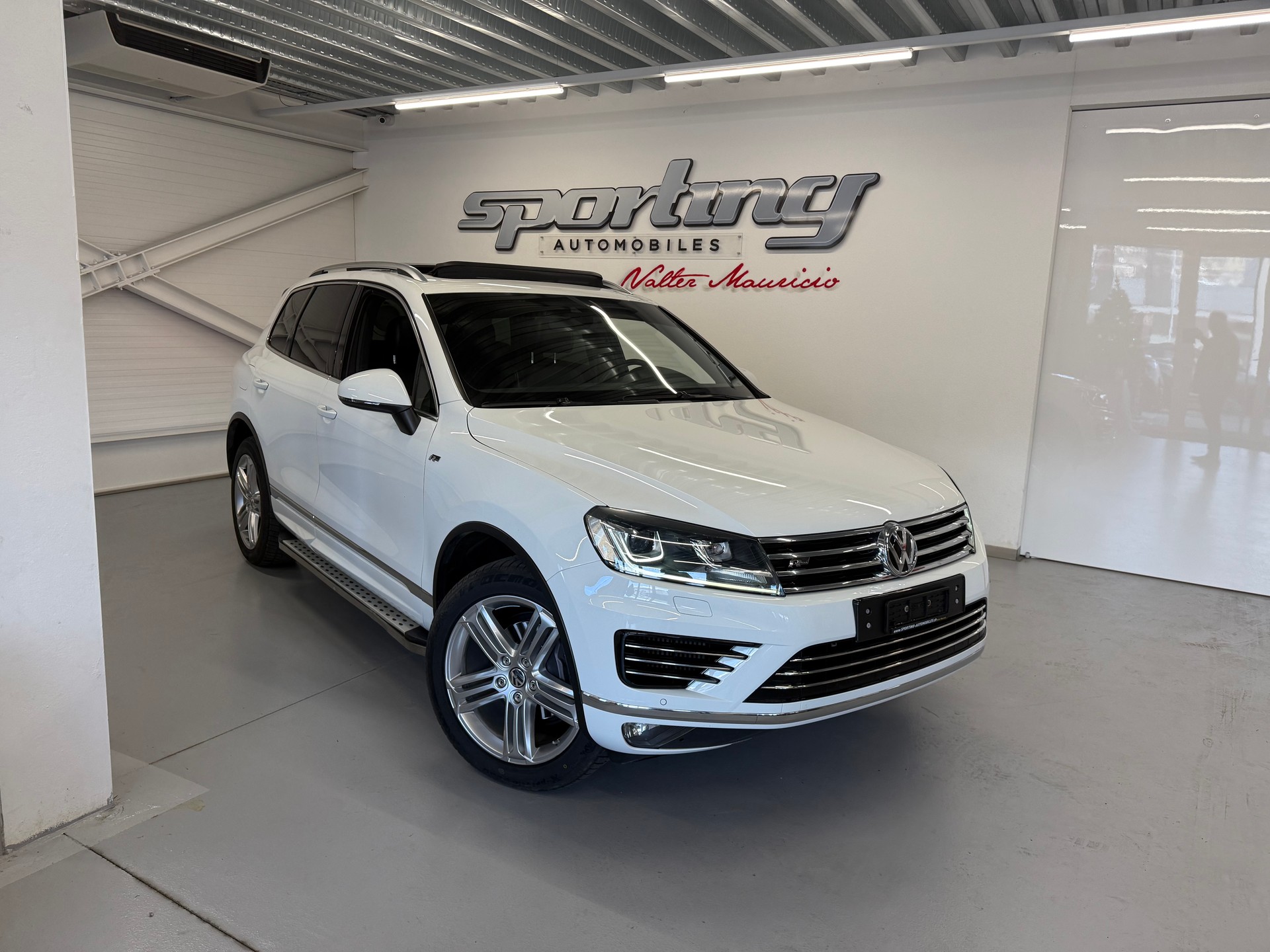 VW Touareg 3.0 TDI RLine BlueMotion Technology Tiptronic-image-0