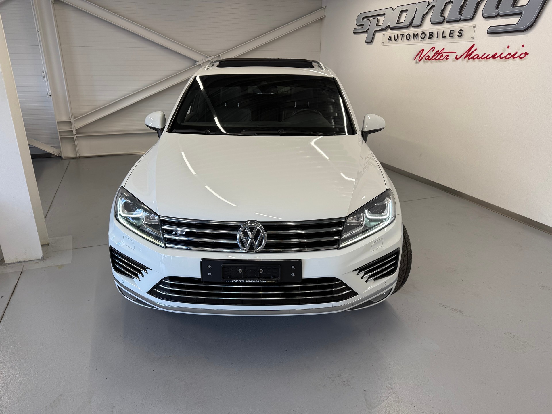 VW Touareg 3.0 TDI RLine BlueMotion Technology Tiptronic-image-3