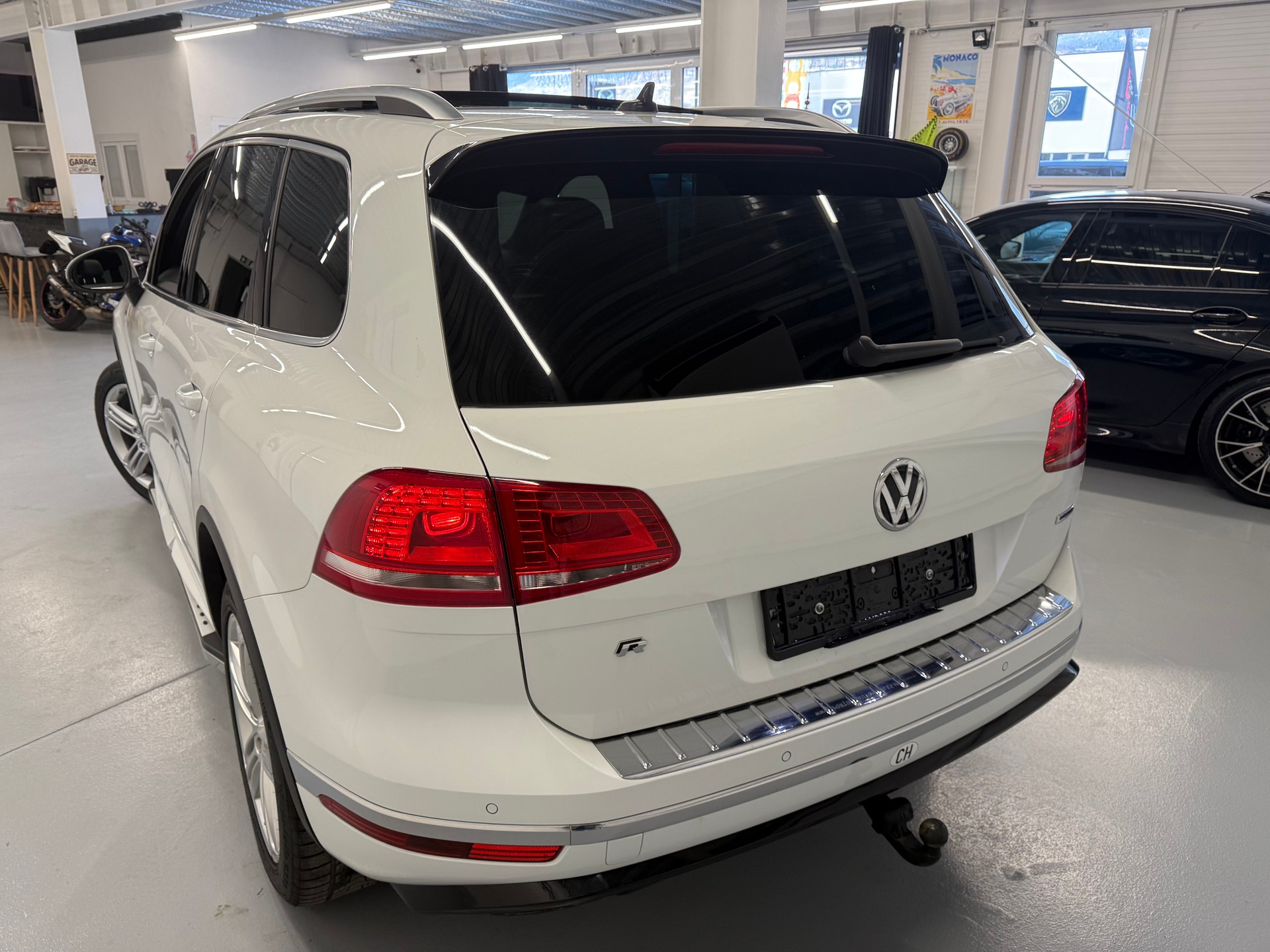 VW Touareg 3.0 TDI RLine BlueMotion Technology Tiptronic-image-5