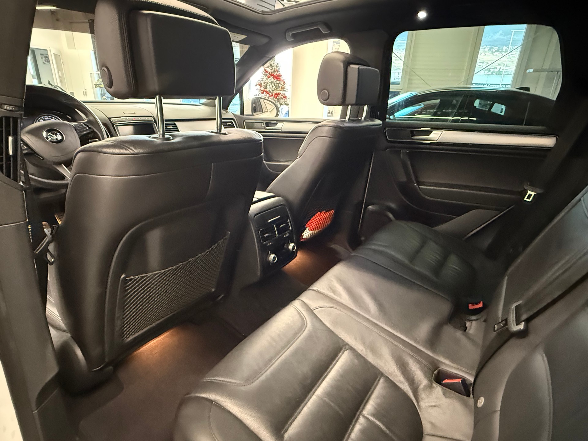 VW Touareg 3.0 TDI RLine BlueMotion Technology Tiptronic-image-11
