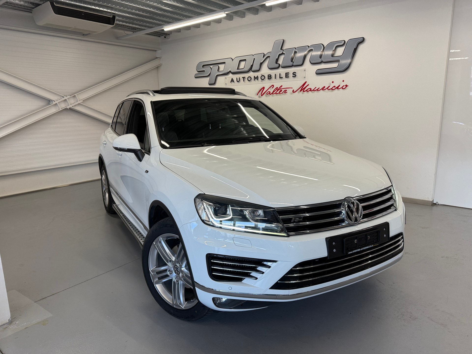 VW Touareg 3.0 TDI RLine BlueMotion Technology Tiptronic-image-1