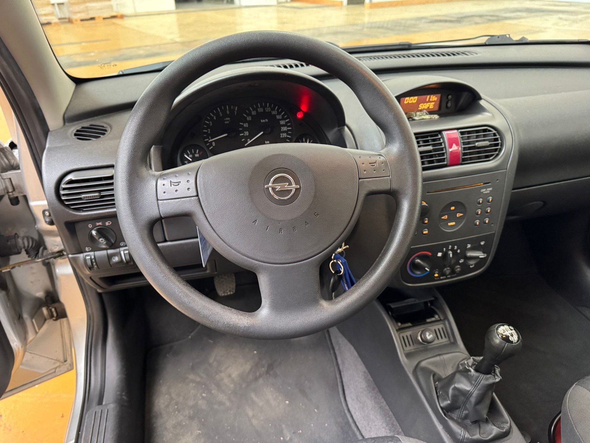 OPEL Corsa 1.2 16V Comfort-image-9