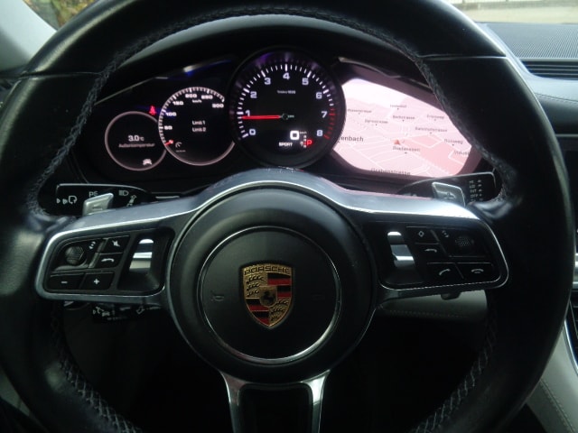 PORSCHE Panamera 4 PDK-image-9