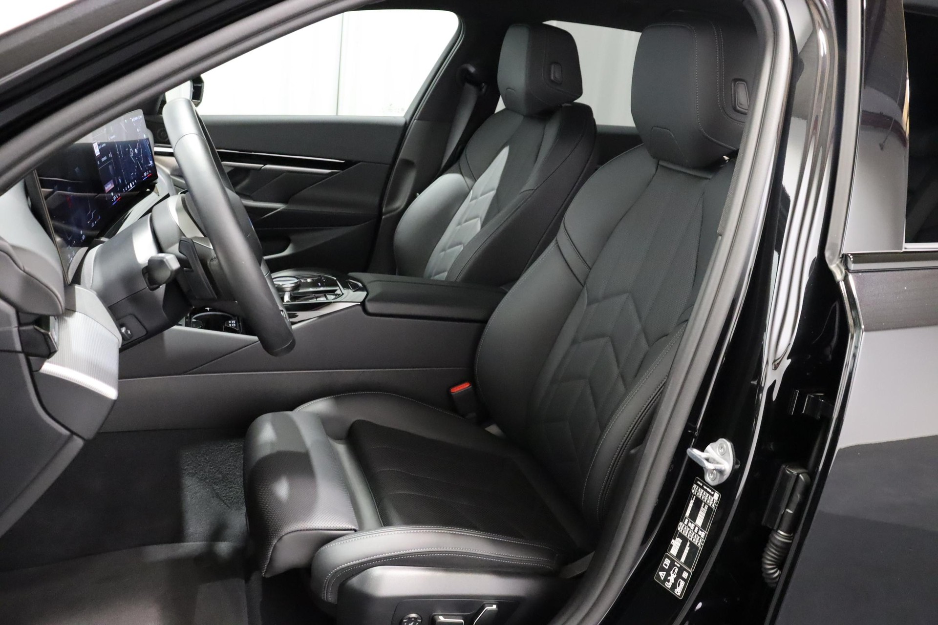 BMW 520d xDrive Touring-image-6