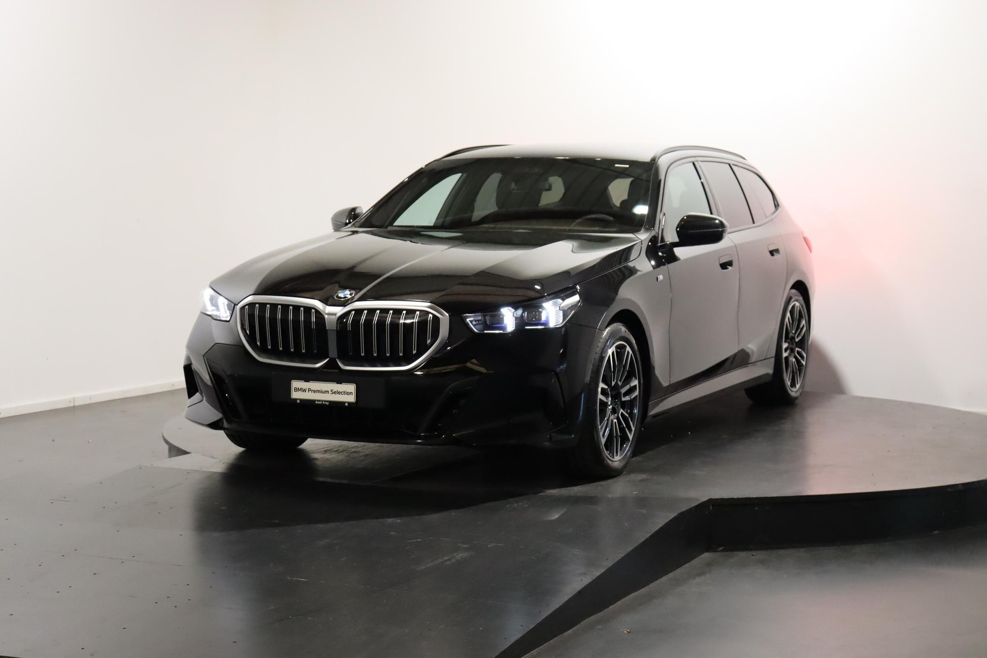BMW 520d xDrive Touring-image-0
