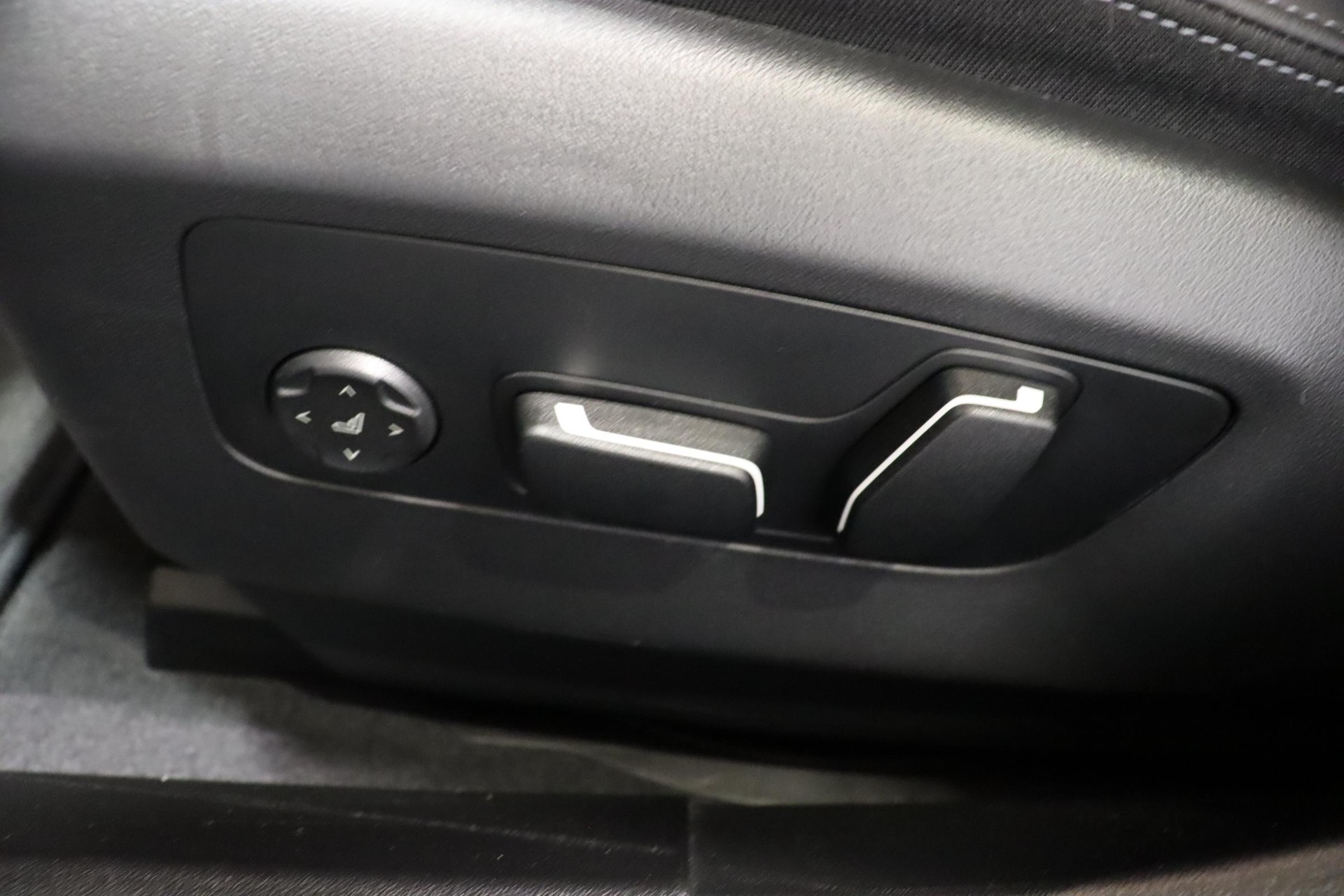 BMW 520d xDrive Touring-image-19