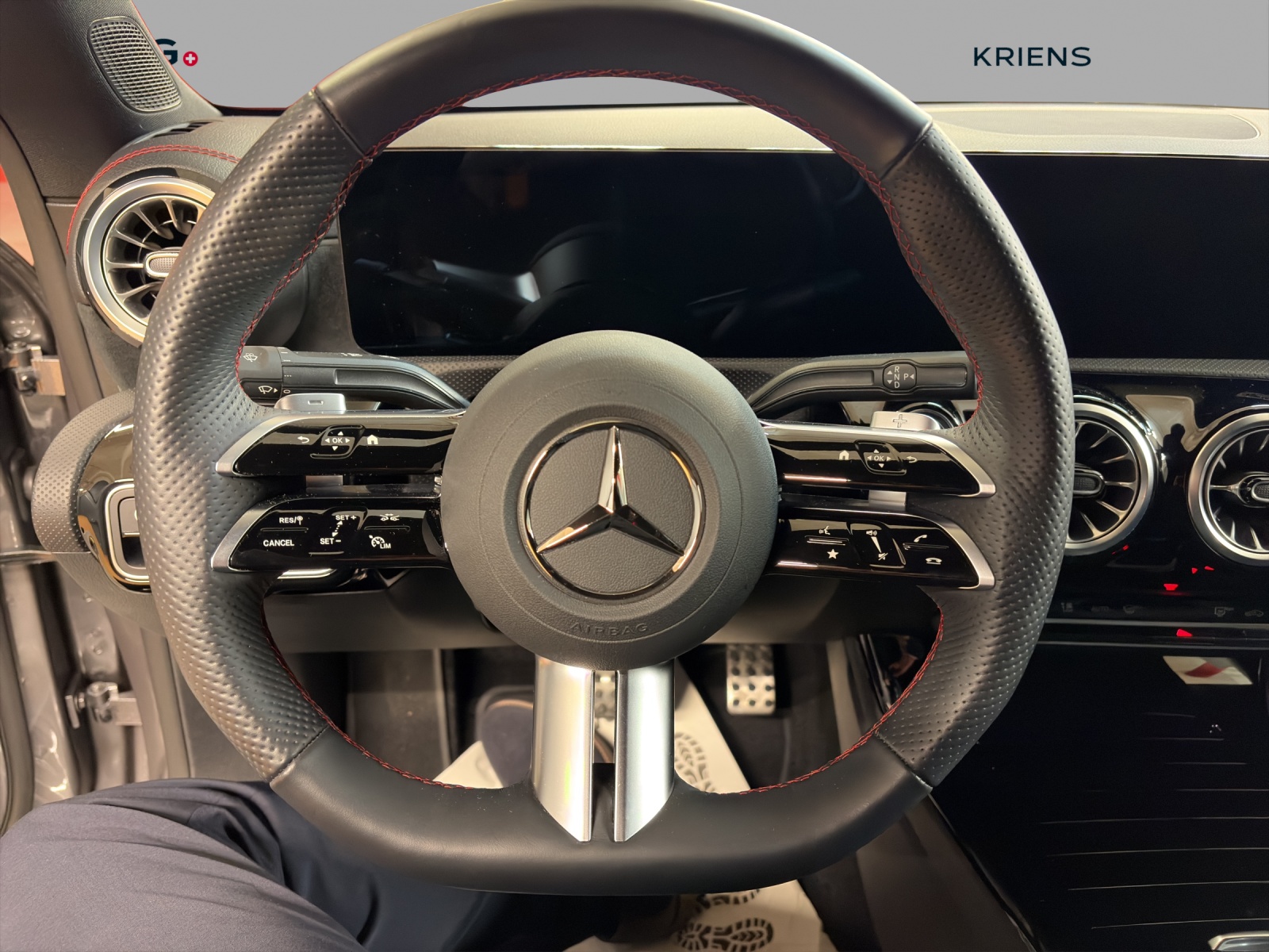 MERCEDES-BENZ CLA 200 - AMG / Rückfahrkamera / Ambiente-Licht / 19 Zoll Räder-image-11
