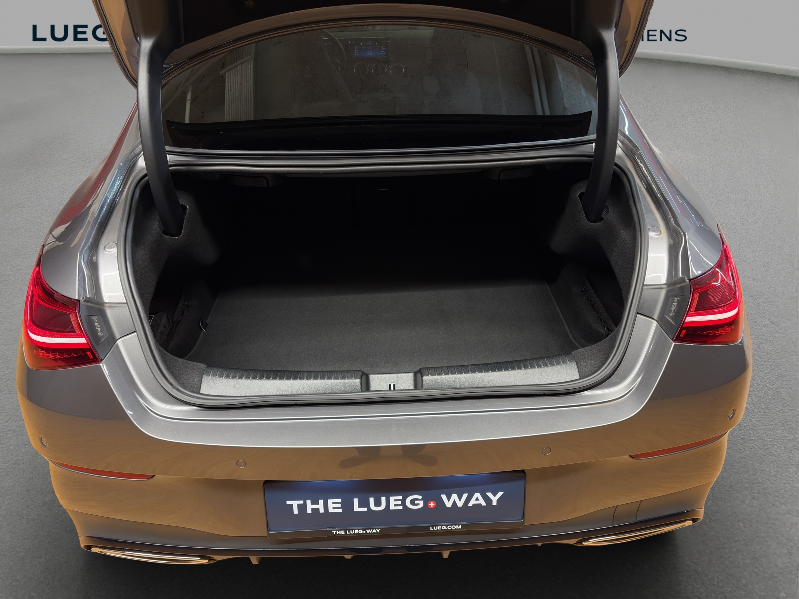 MERCEDES-BENZ CLA 200 - AMG / Rückfahrkamera / Ambiente-Licht / 19 Zoll Räder-image-9