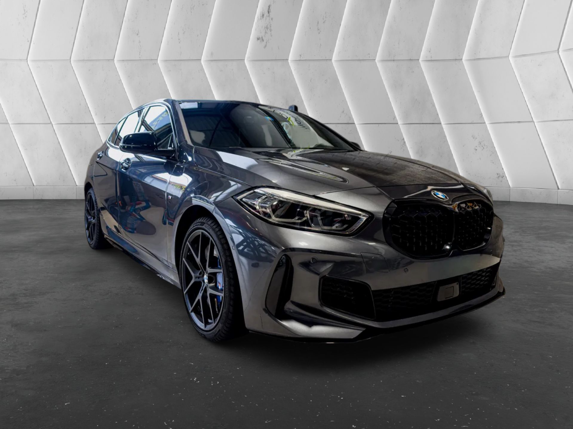 BMW M135i xDrive Steptronic-image-0
