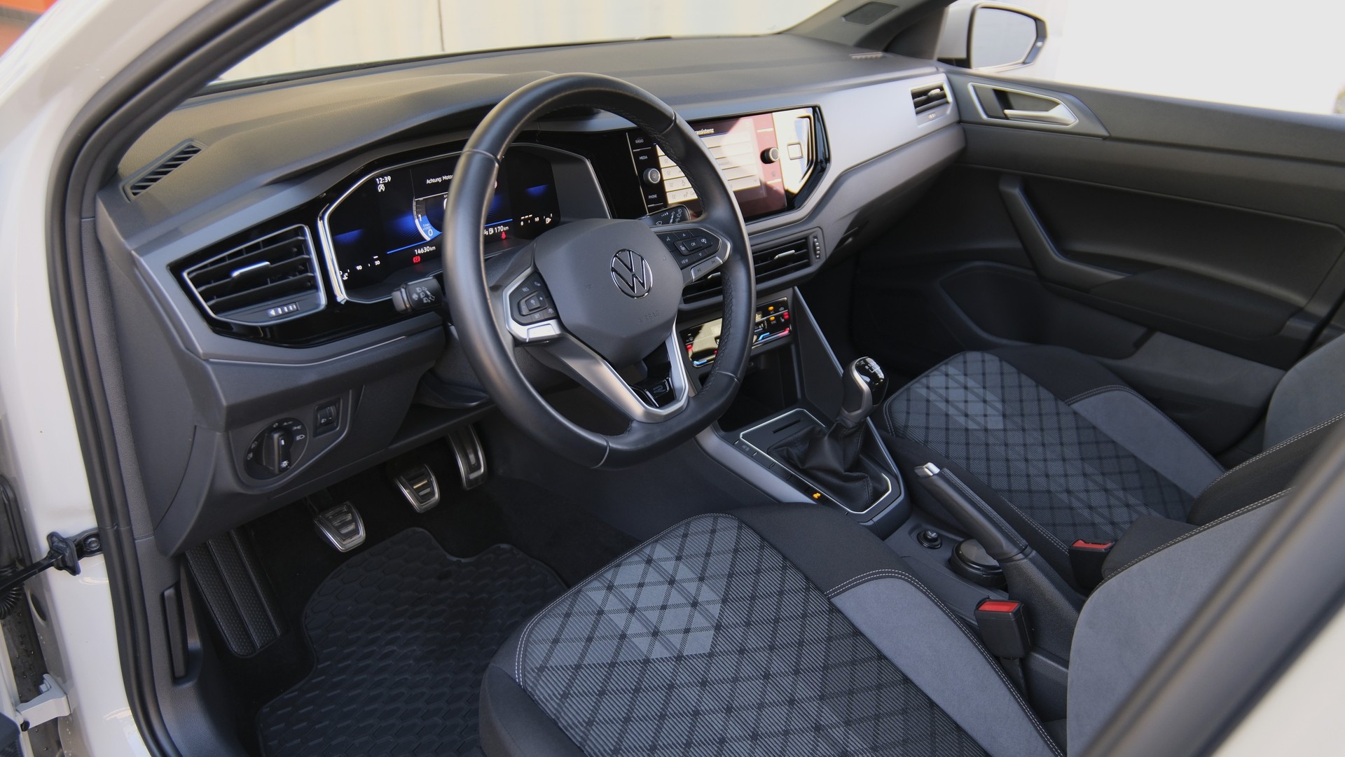VW Polo 1.0 TSI R-Line-image-2