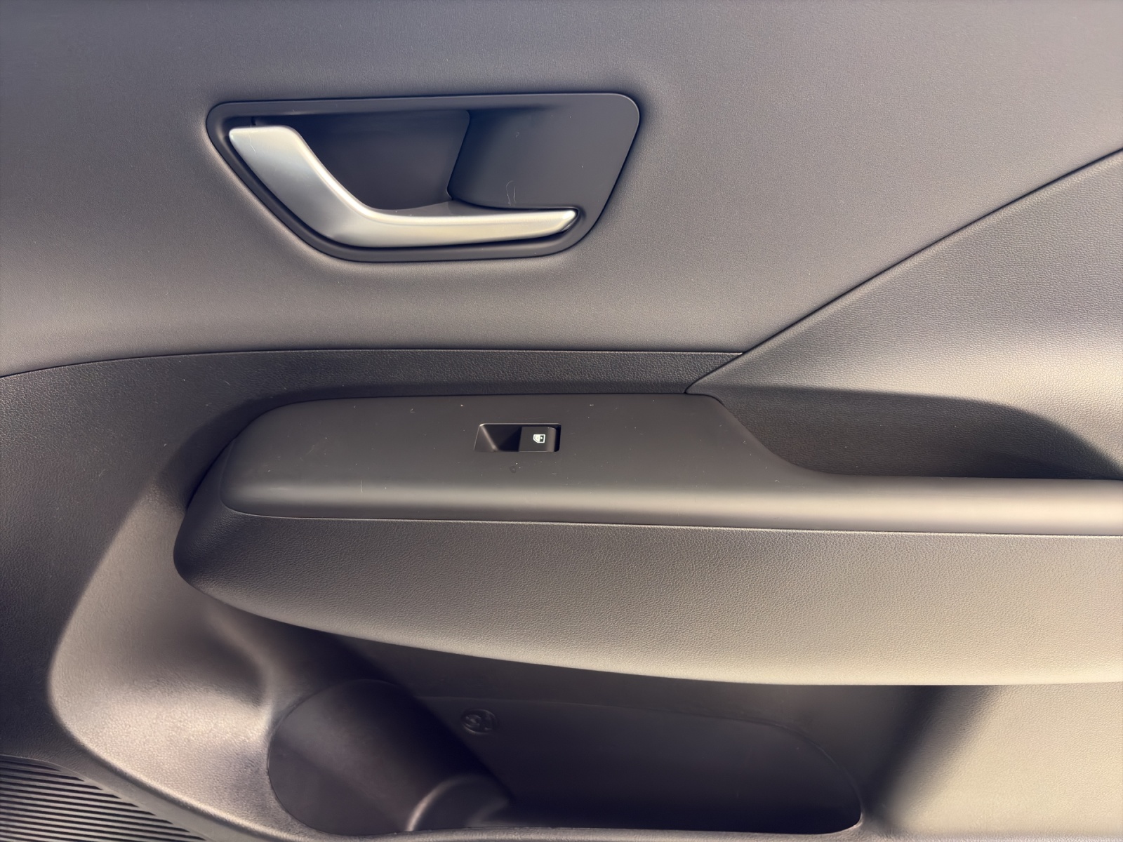 HYUNDAI Kona 1.6 GDi HEV Amplia DCT-image-10