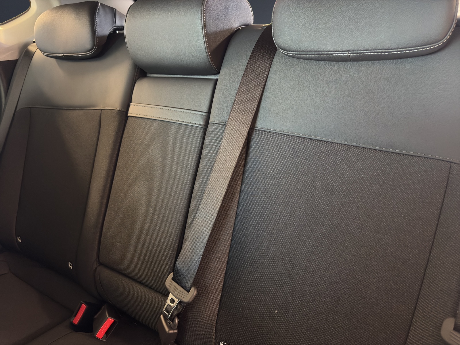 HYUNDAI Kona 1.6 GDi HEV Amplia DCT-image-15