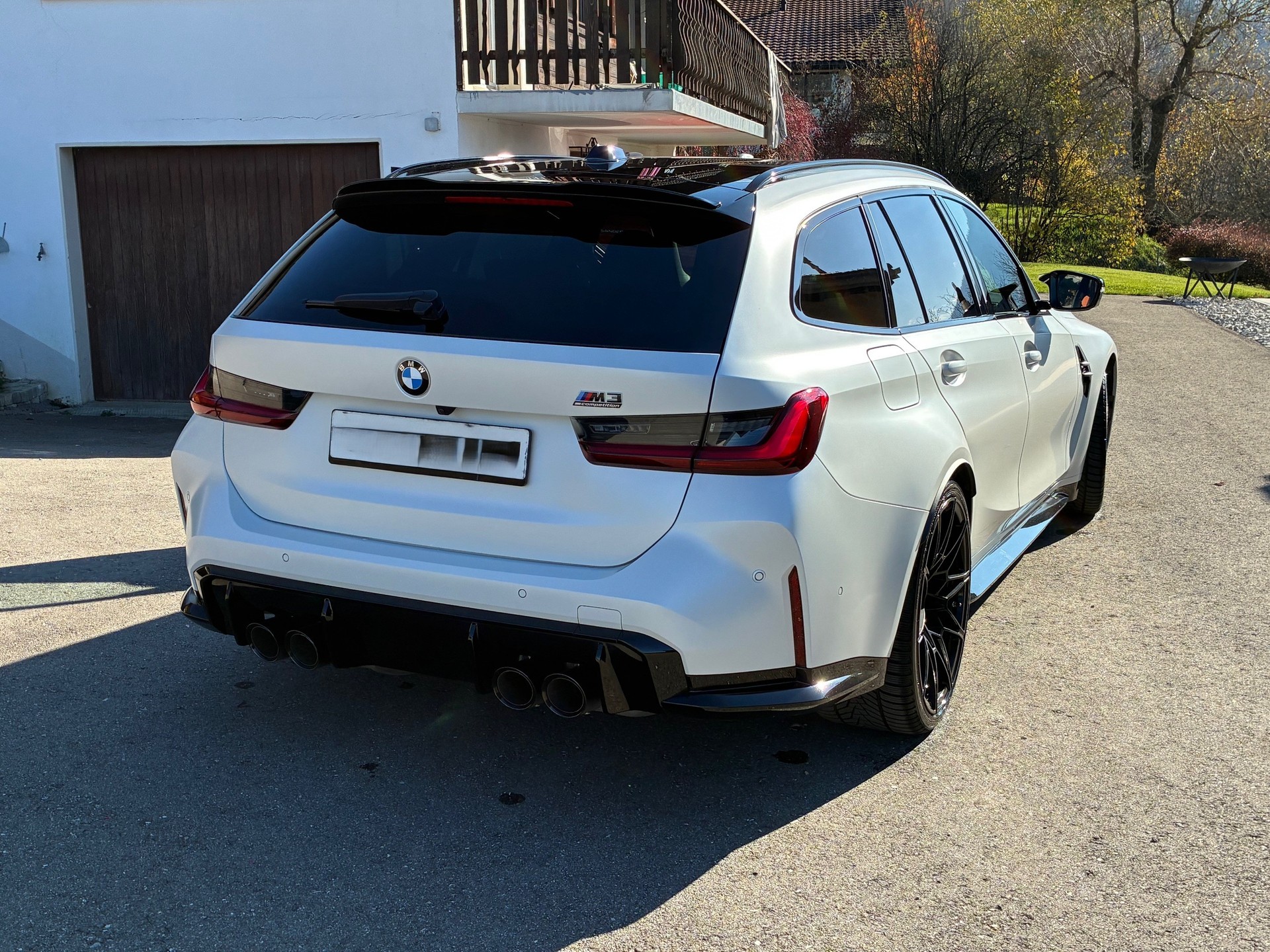 BMW M3 Touring xDrive Competition M-image-3