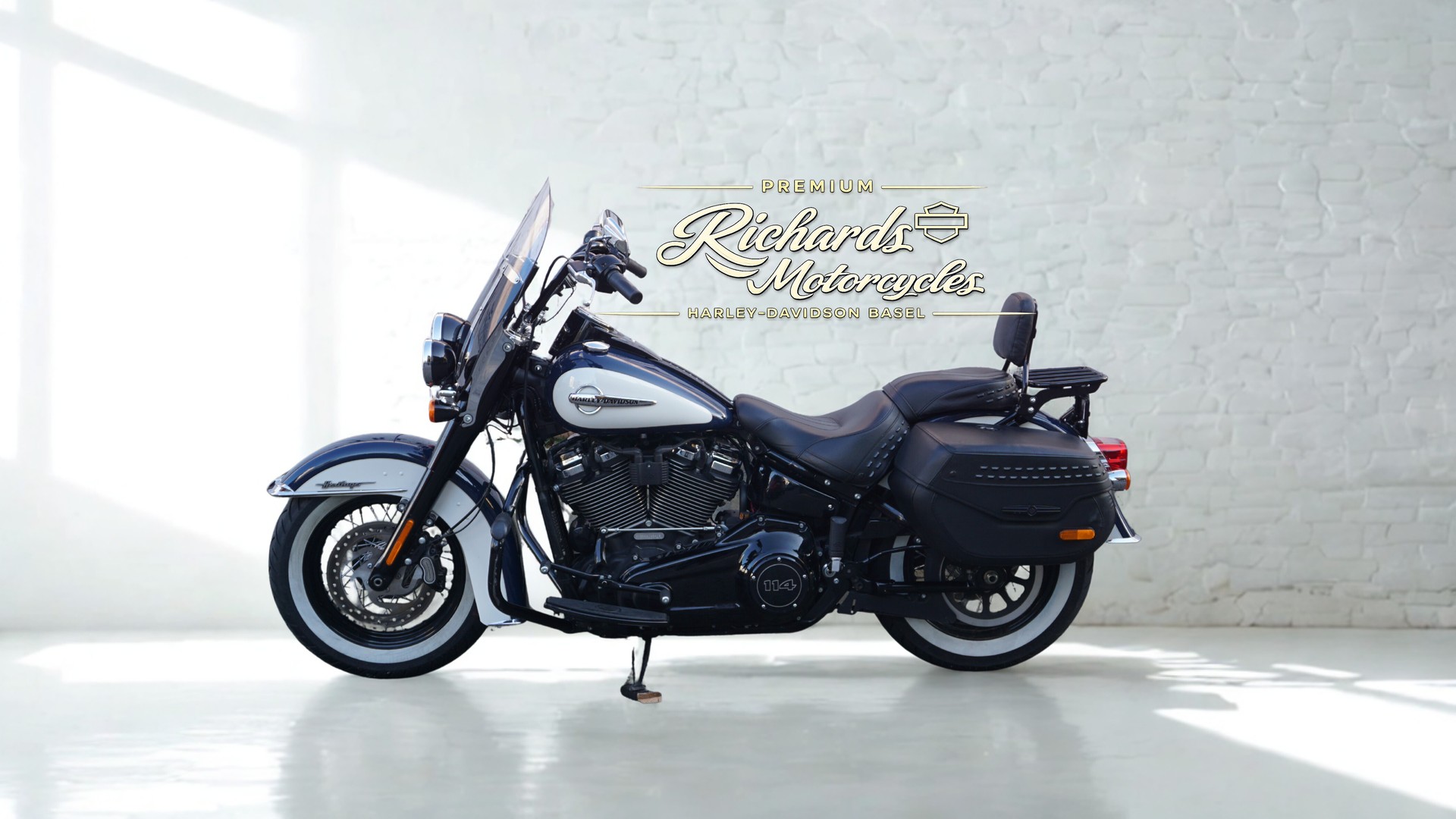 HARLEY-DAVIDSON FLHCS Heritage Classic 114 ABS-showroom-element-3