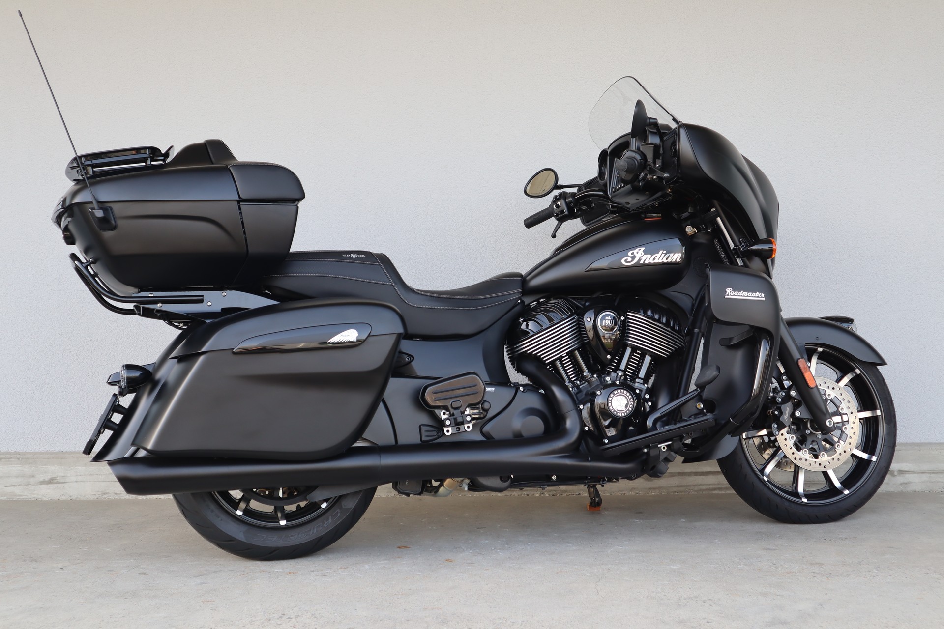 INDIAN Roadmaster Dark Horse-showroom-element-2