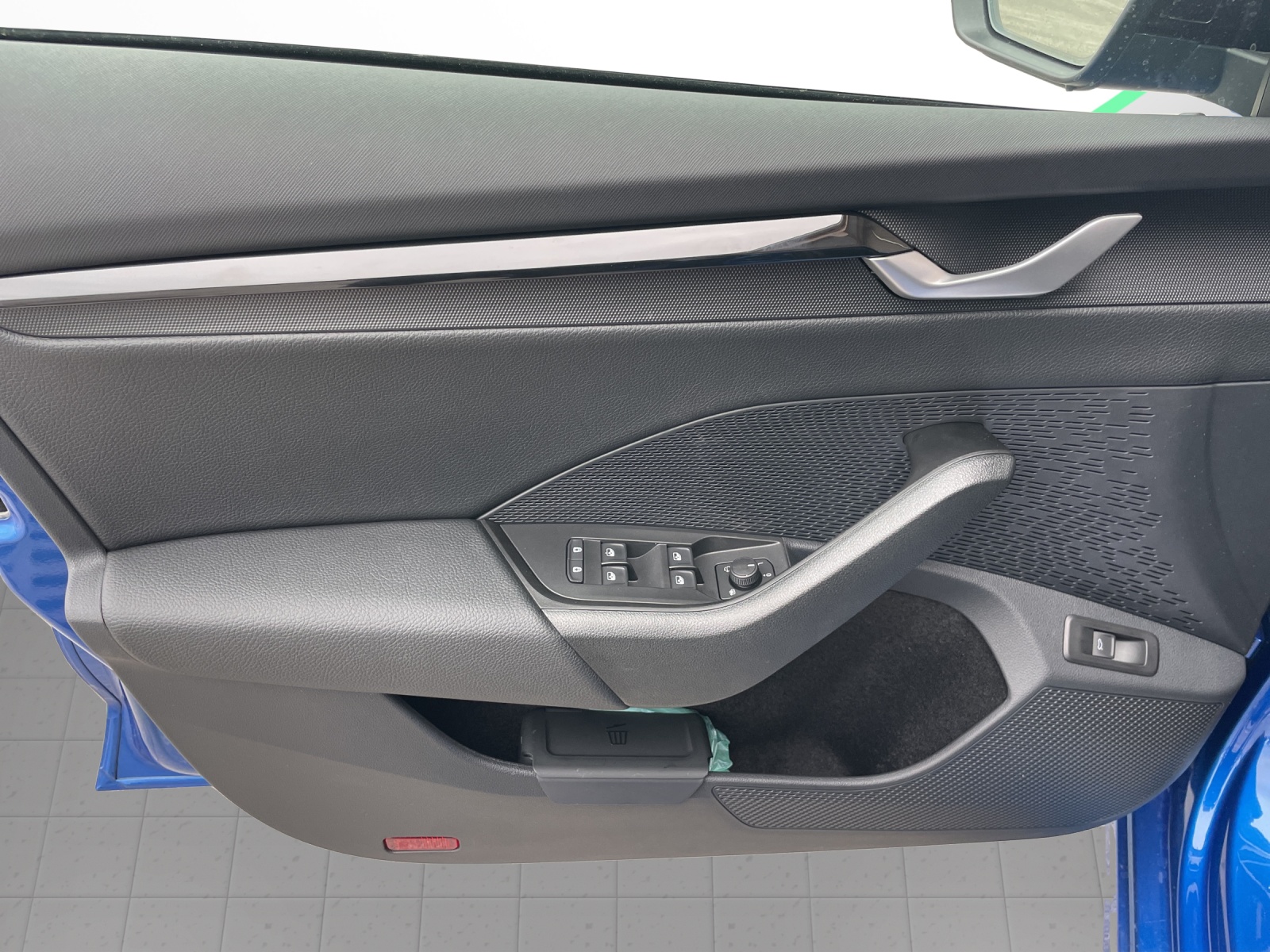 SKODA Octavia Combi 1.5 TSI mHEV DSG Sport Line-image-5