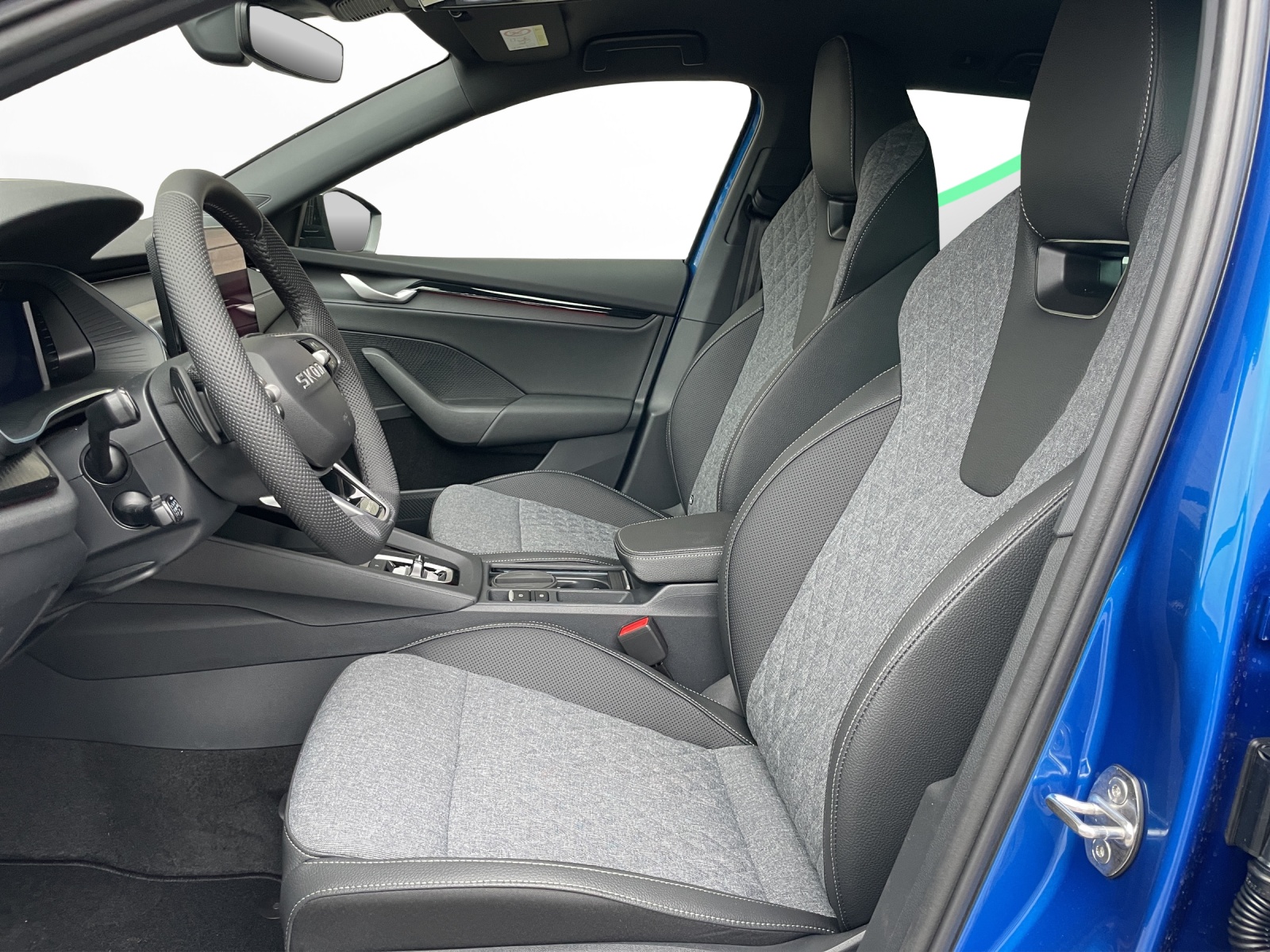 SKODA Octavia Combi 1.5 TSI mHEV DSG Sport Line-image-6