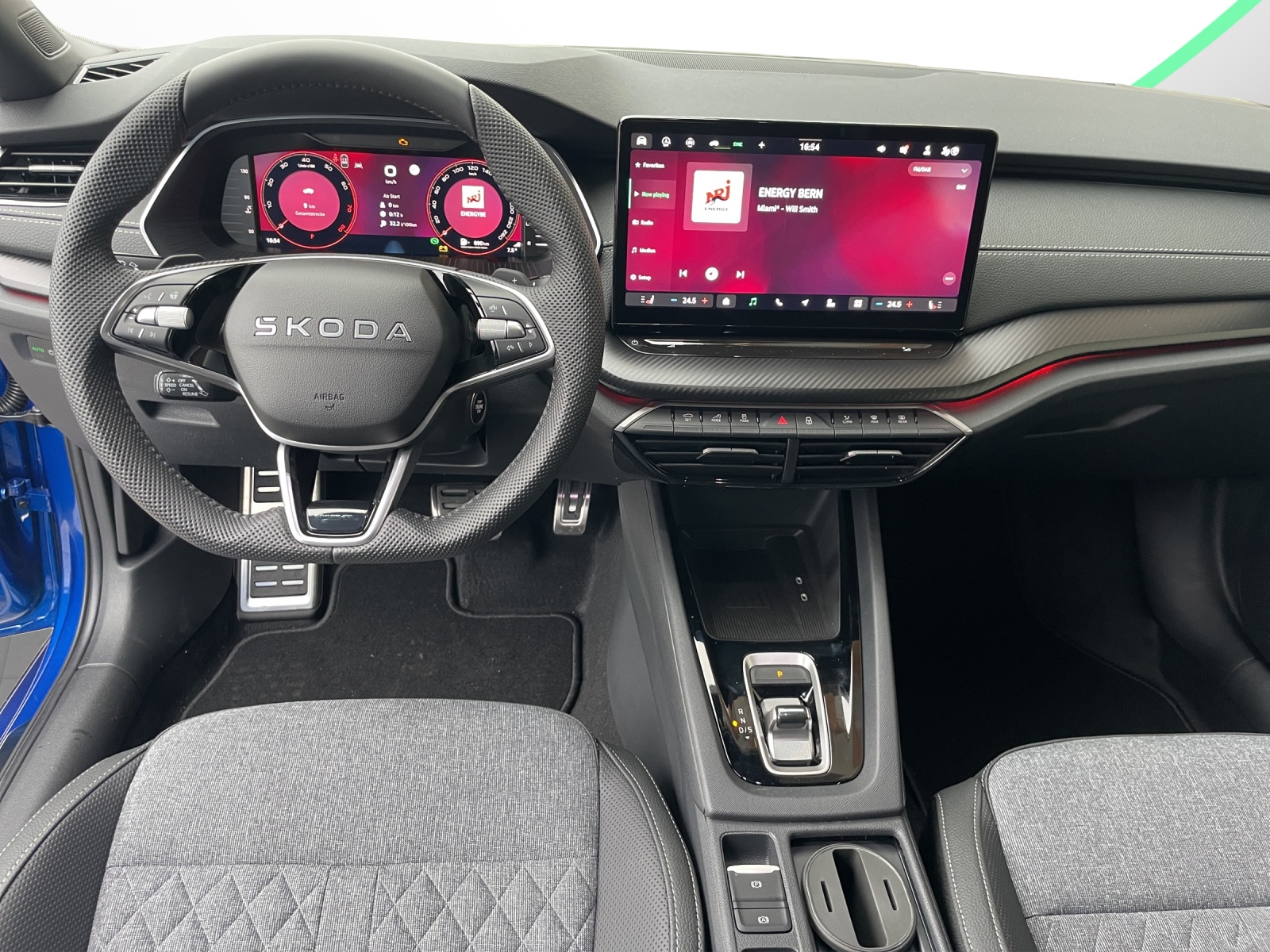 SKODA Octavia Combi 1.5 TSI mHEV DSG Sport Line-image-9