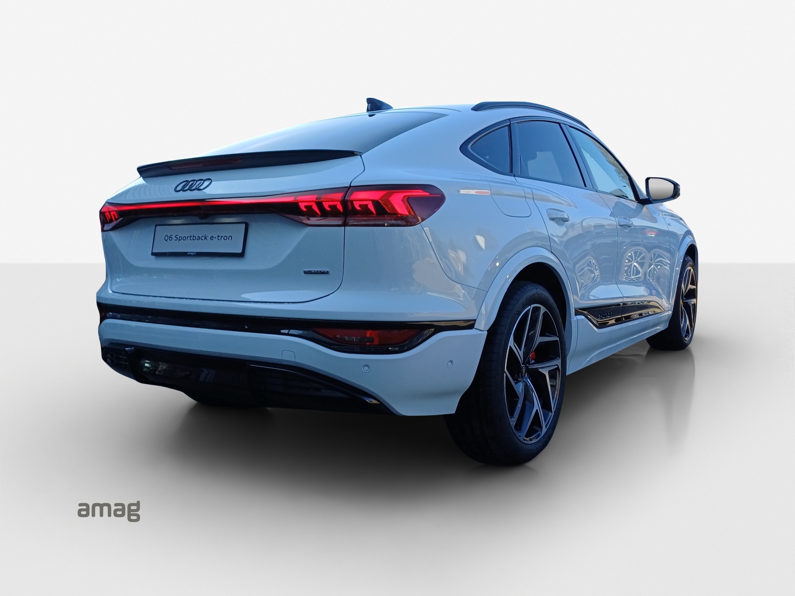 AUDI Q6 Sportback e-tron quattro-image-4