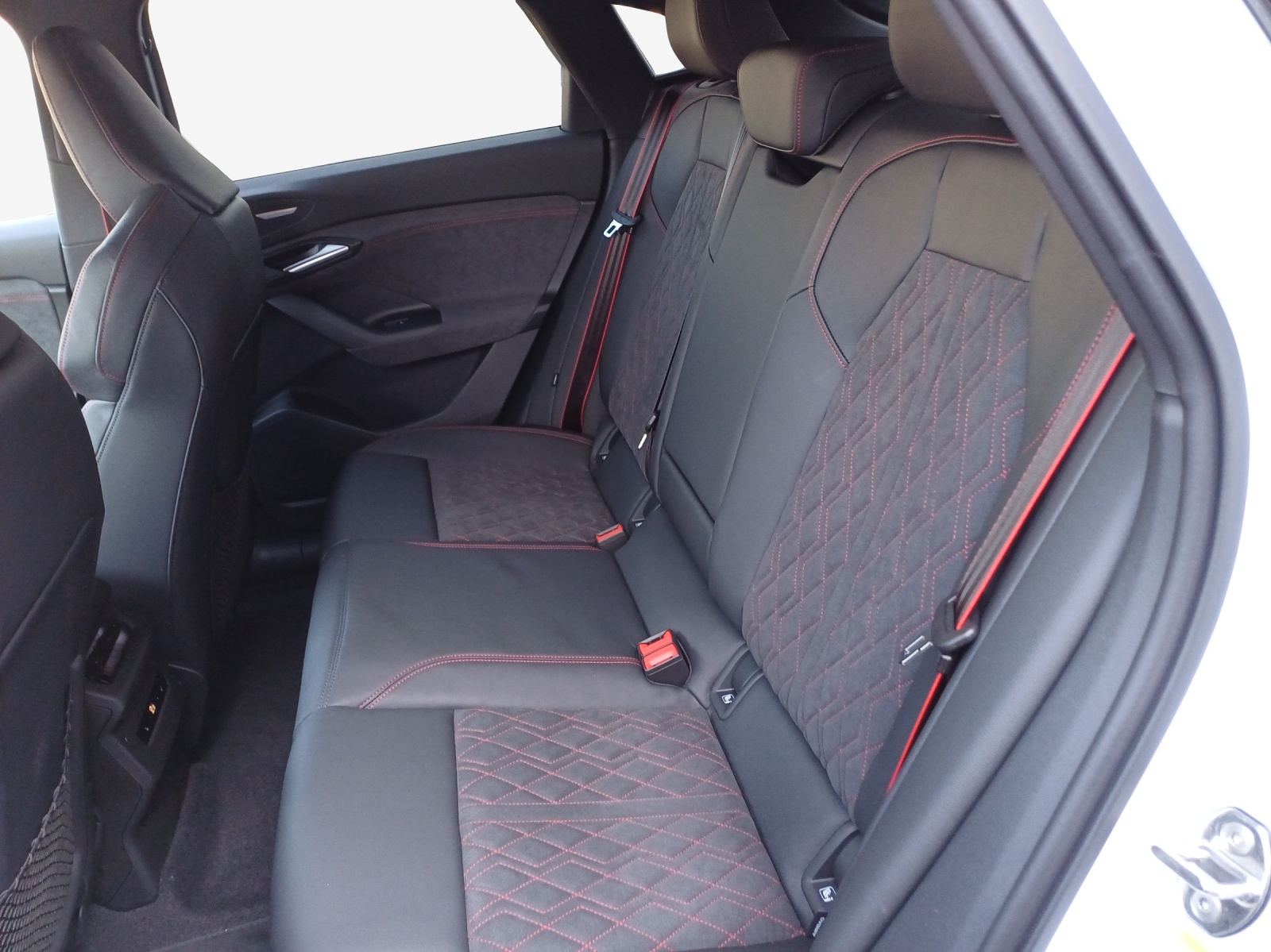 AUDI Q6 Sportback e-tron quattro-image-11