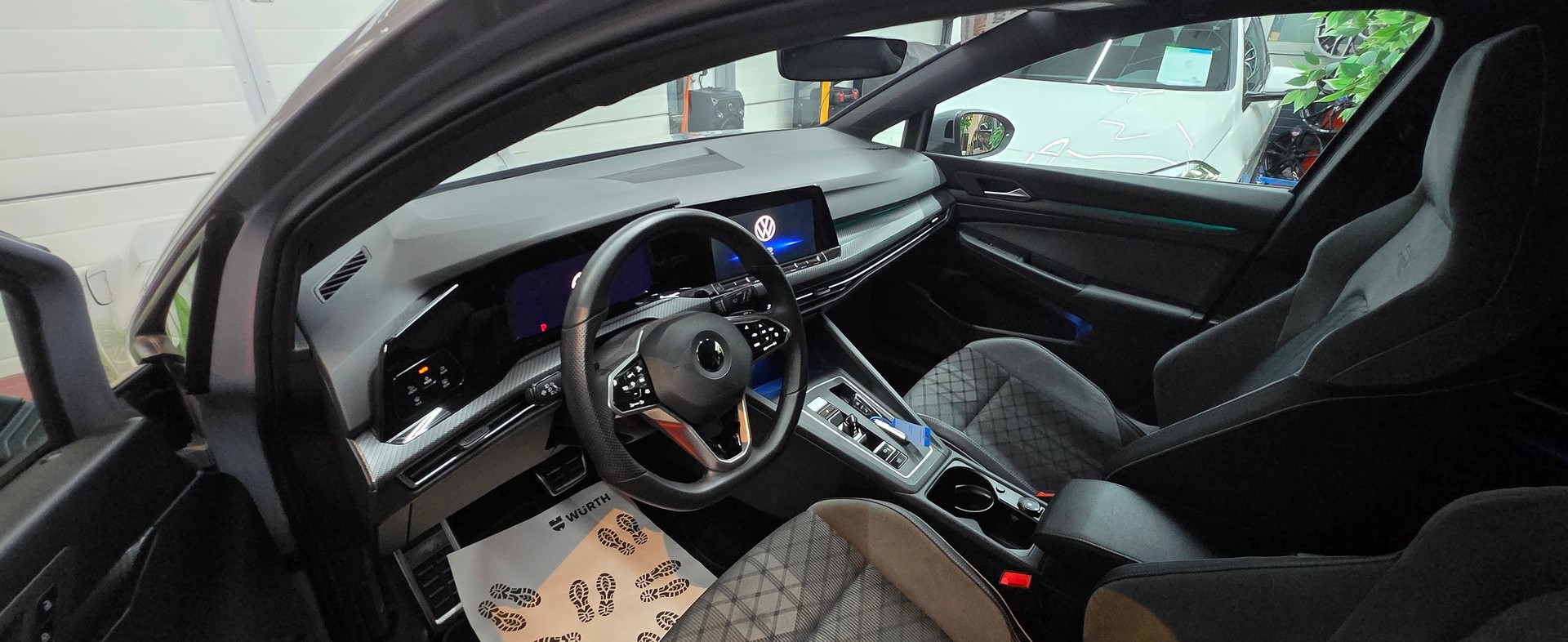 VW Golf 1.5 eTSI mHEV ACT R-Line DSG-image-10