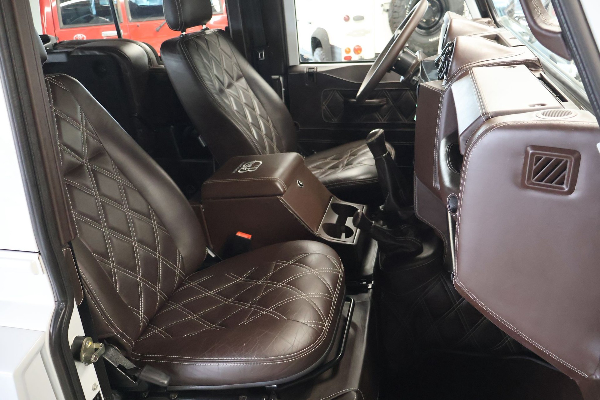 LAND ROVER Defender 90 2.2 TD4 LIMITED EDITION-image-11