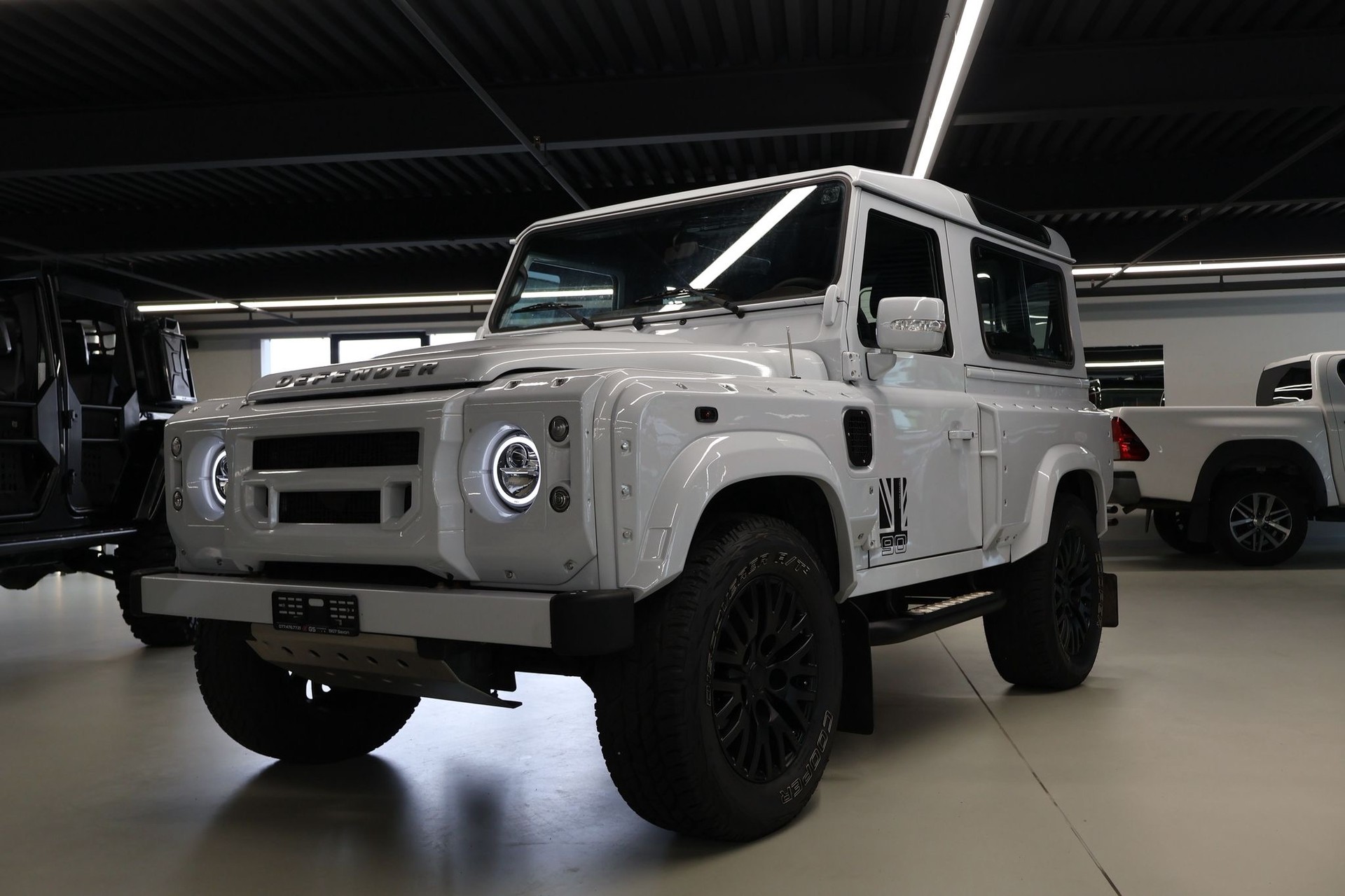 LAND ROVER Defender 90 2.2 TD4 LIMITED EDITION-image-0