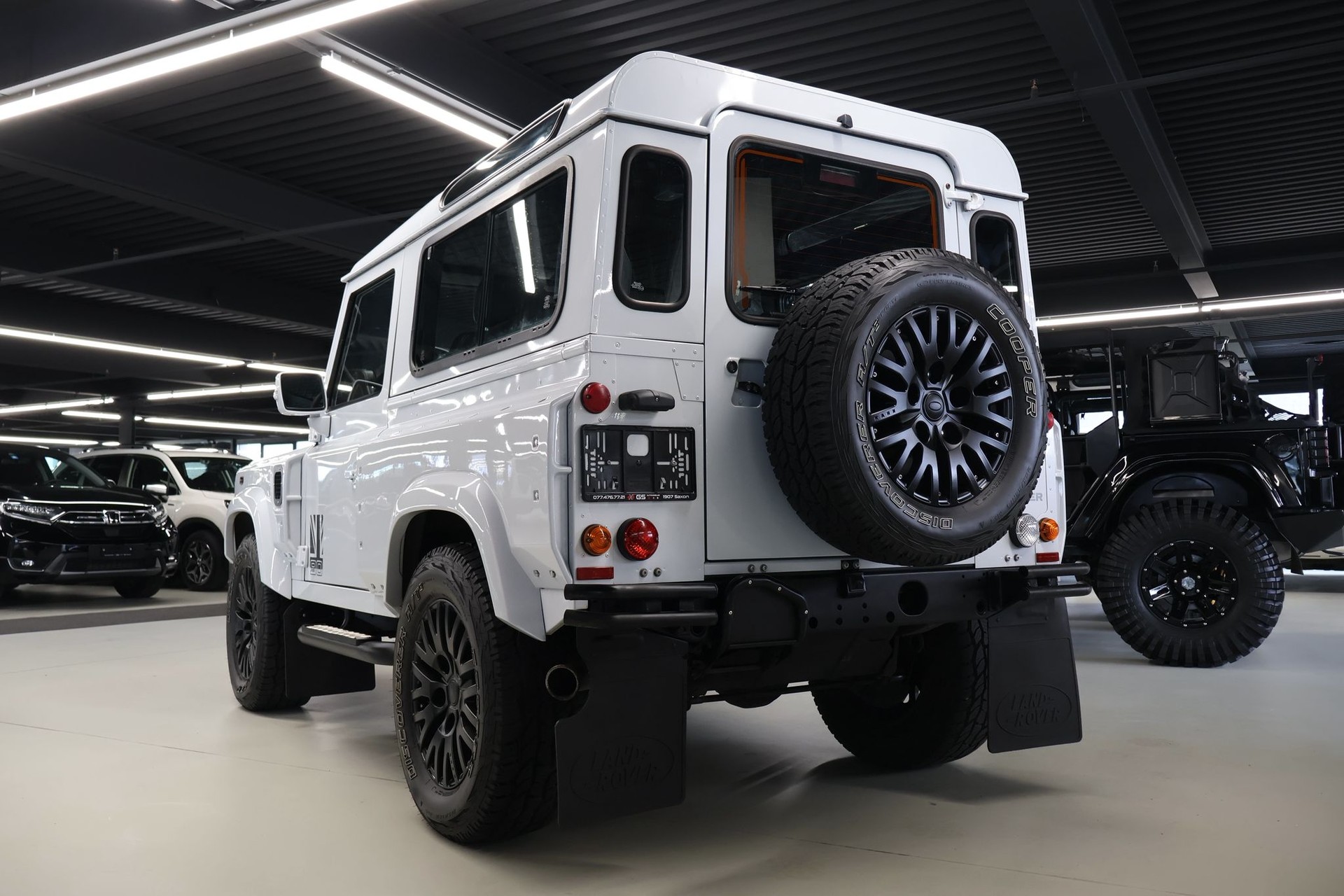 LAND ROVER Defender 90 2.2 TD4 LIMITED EDITION-image-5